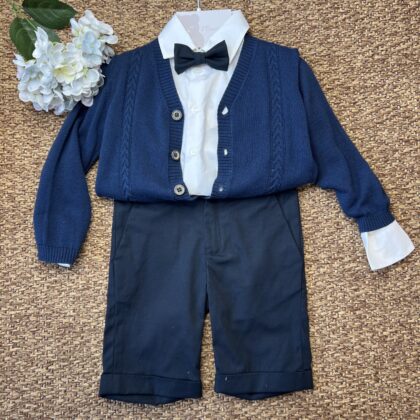 Completo con bretelle, cardigan e papillon blu PR