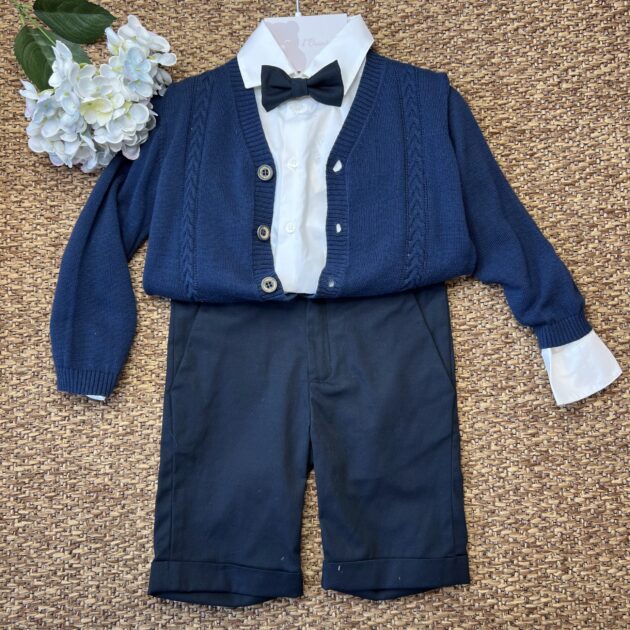 Completo con bretelle, cardigan e papillon blu PR