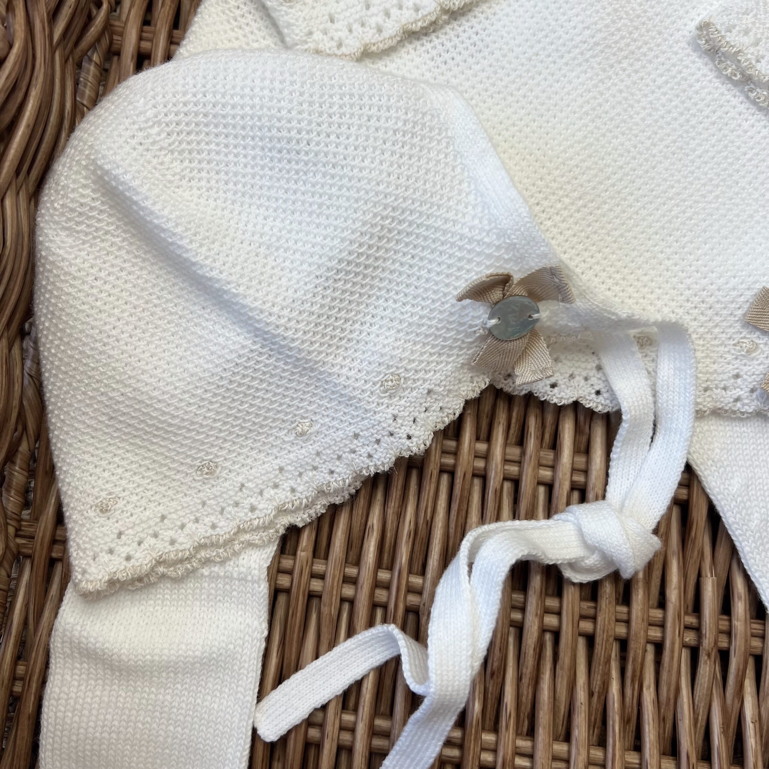 Completo con ghettina e cuffietta bianco Pz - immagine 2