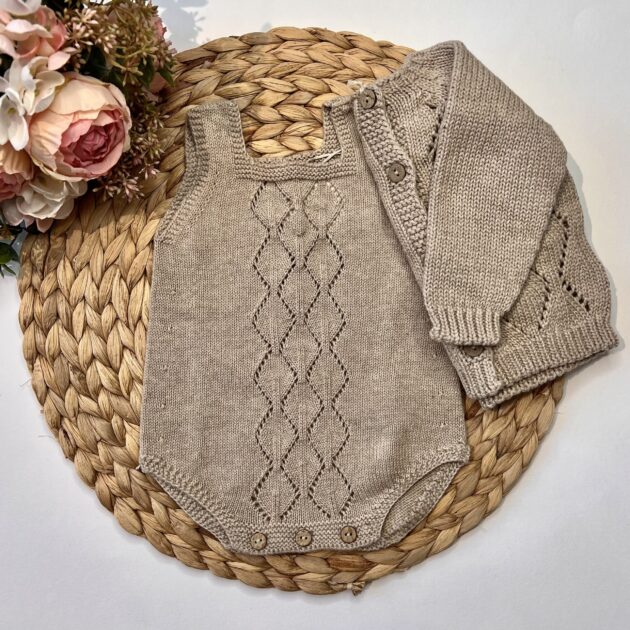 Pagliaccetto Rombi Crema con cardigan L&M