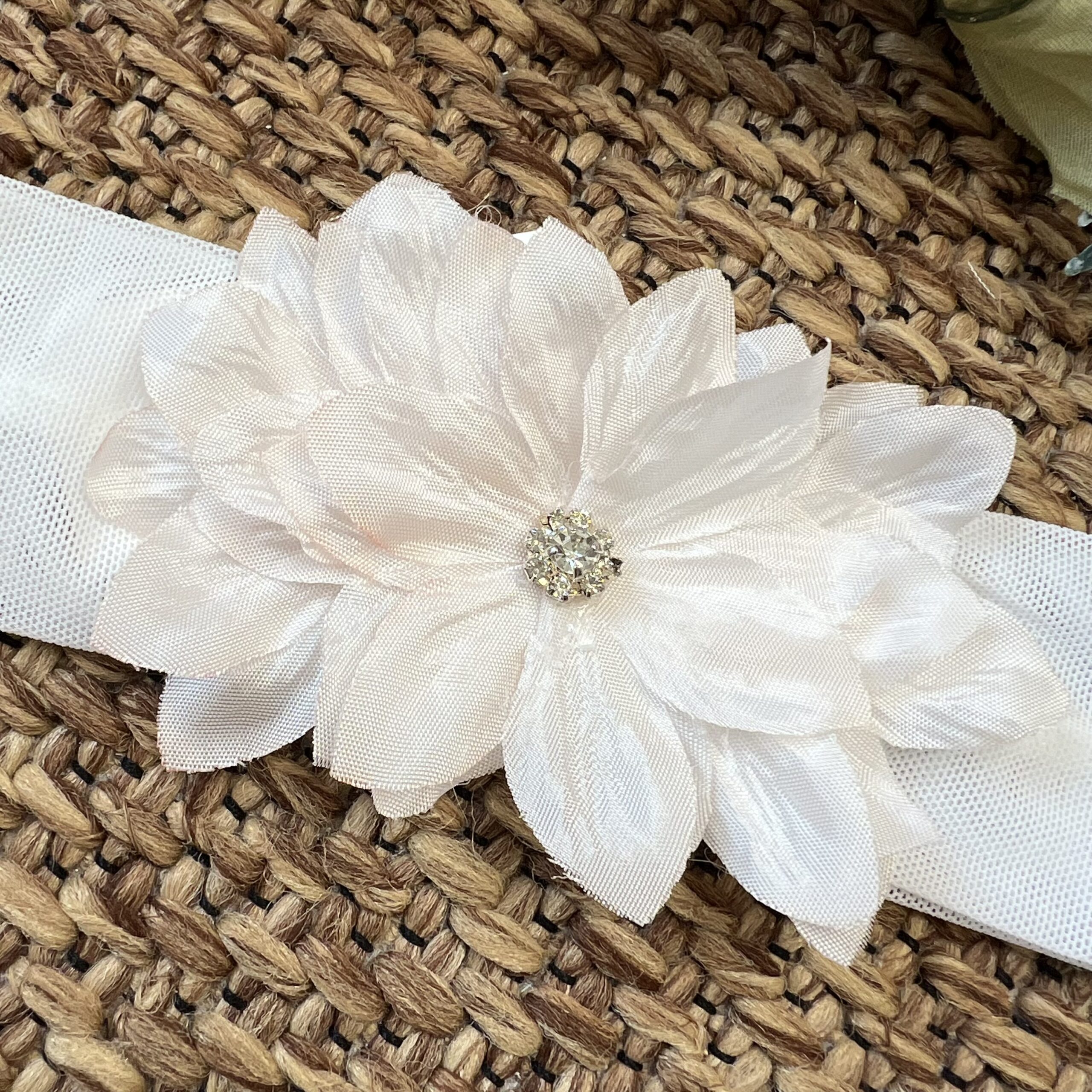 Fascia fiore rosa con strass Giorgia - immagine 2