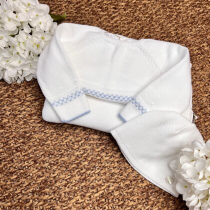 Coordinato Coprifasce bianco con righe celesti, ghettina e cappellino | Filo di cotone 011-122619 Pz