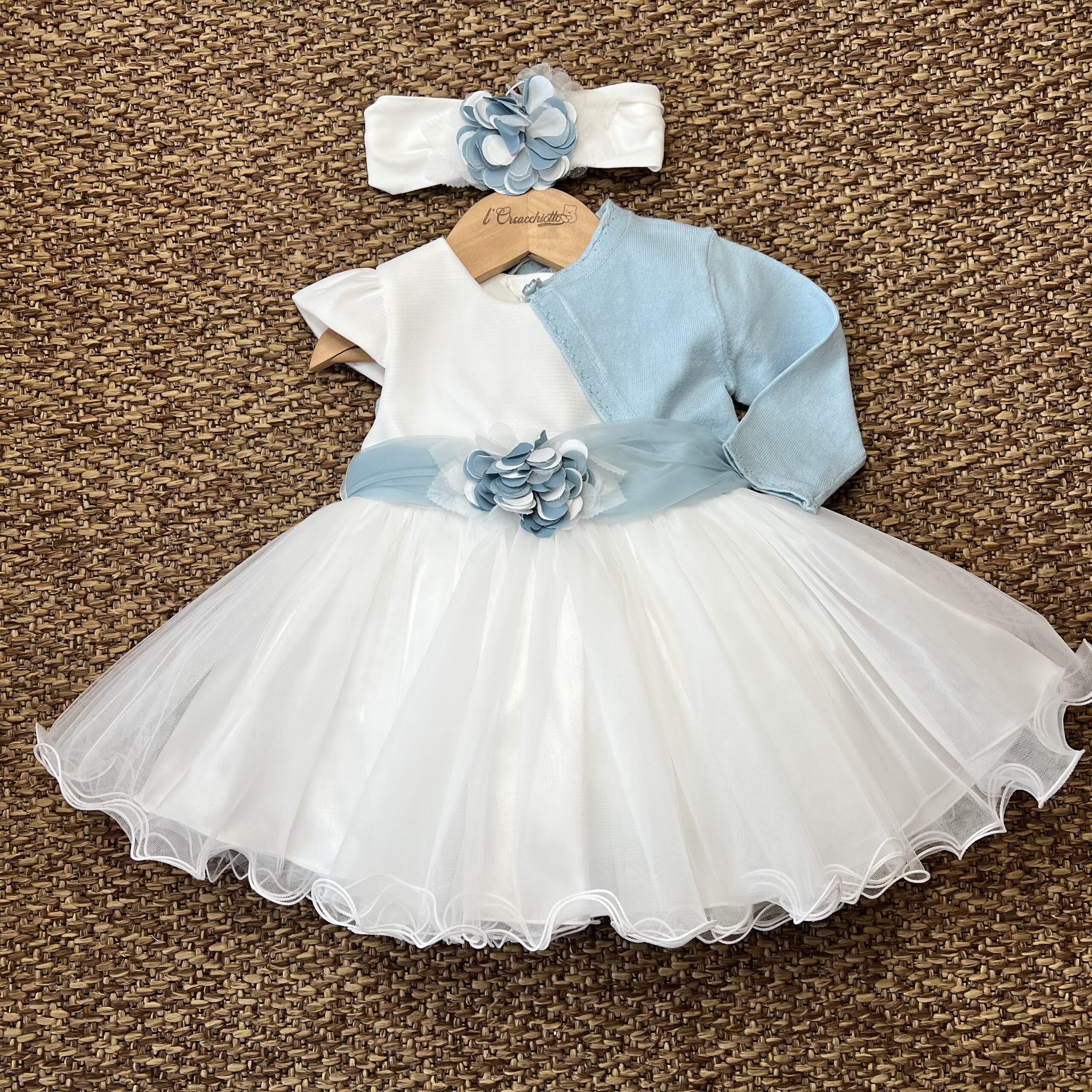 Abito Battesimo Bimba con fascia polvere e fiori, con cardigan 3G713 - immagine 2