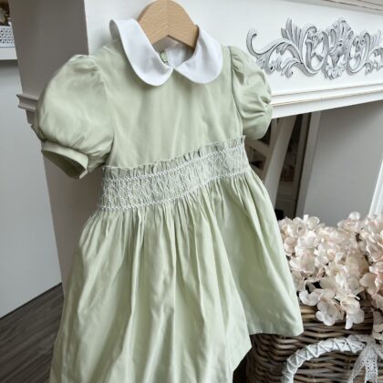 Abito elegante bimba verde con punto smok e fiocco bianco CC