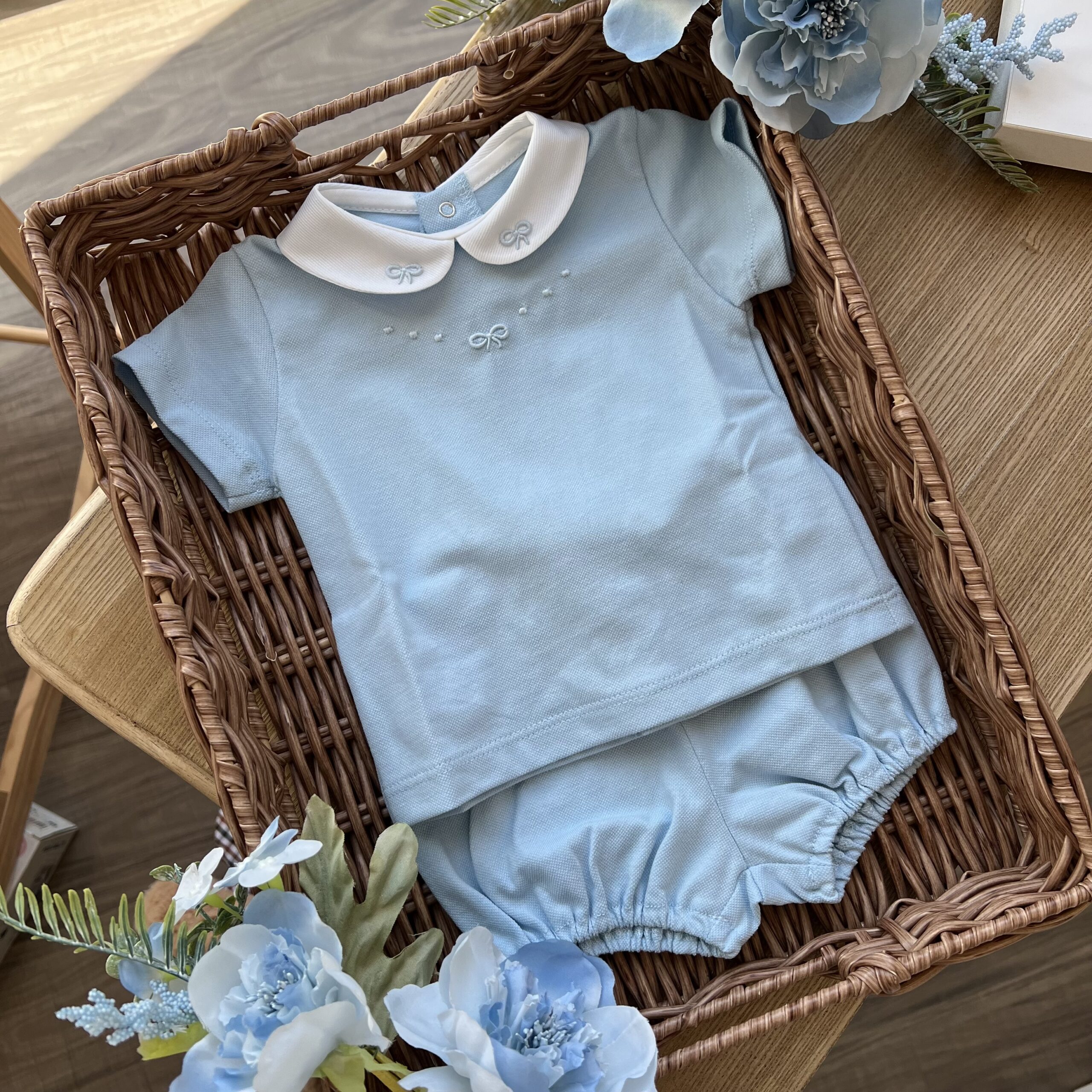 Completo 2 pezzi bimbo con ricamo nodini d’amore | 774126R4EE1