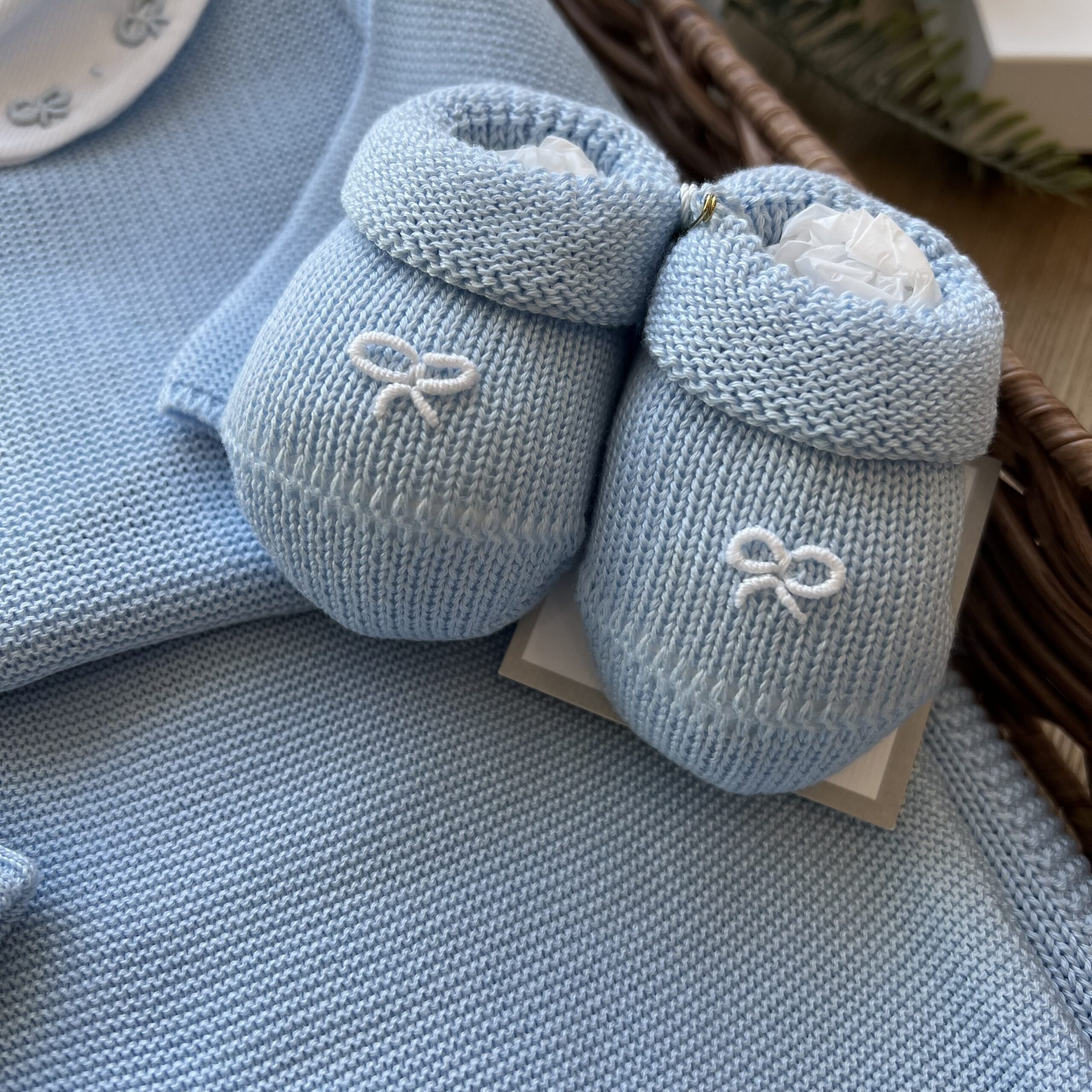 Coordinato nascita bimbo con ricamo nodini d’amore | Filo di cotone 246084R1E - immagine 2