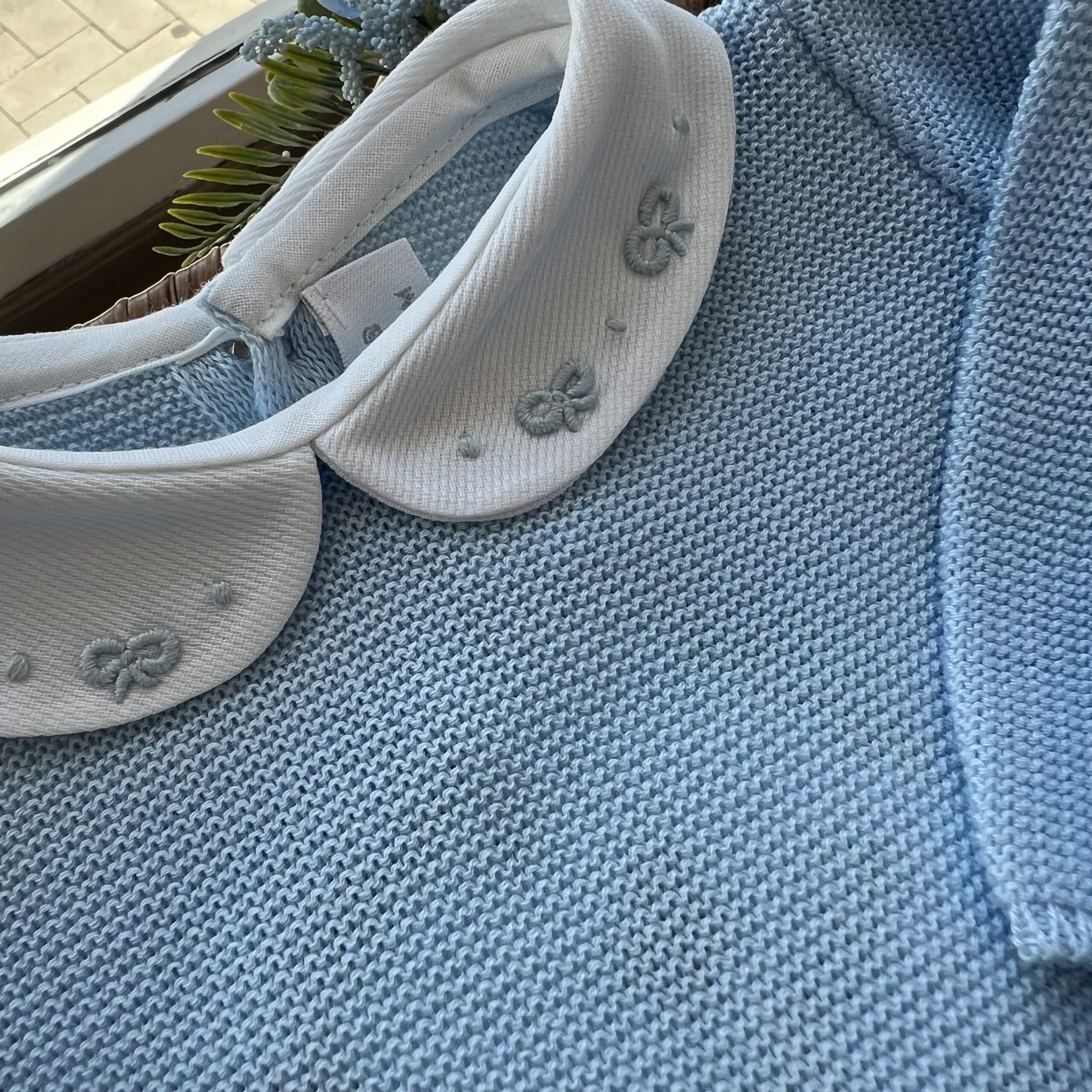 Coordinato nascita bimbo con ricamo nodini d’amore | Filo di cotone 246084R1E - immagine 3