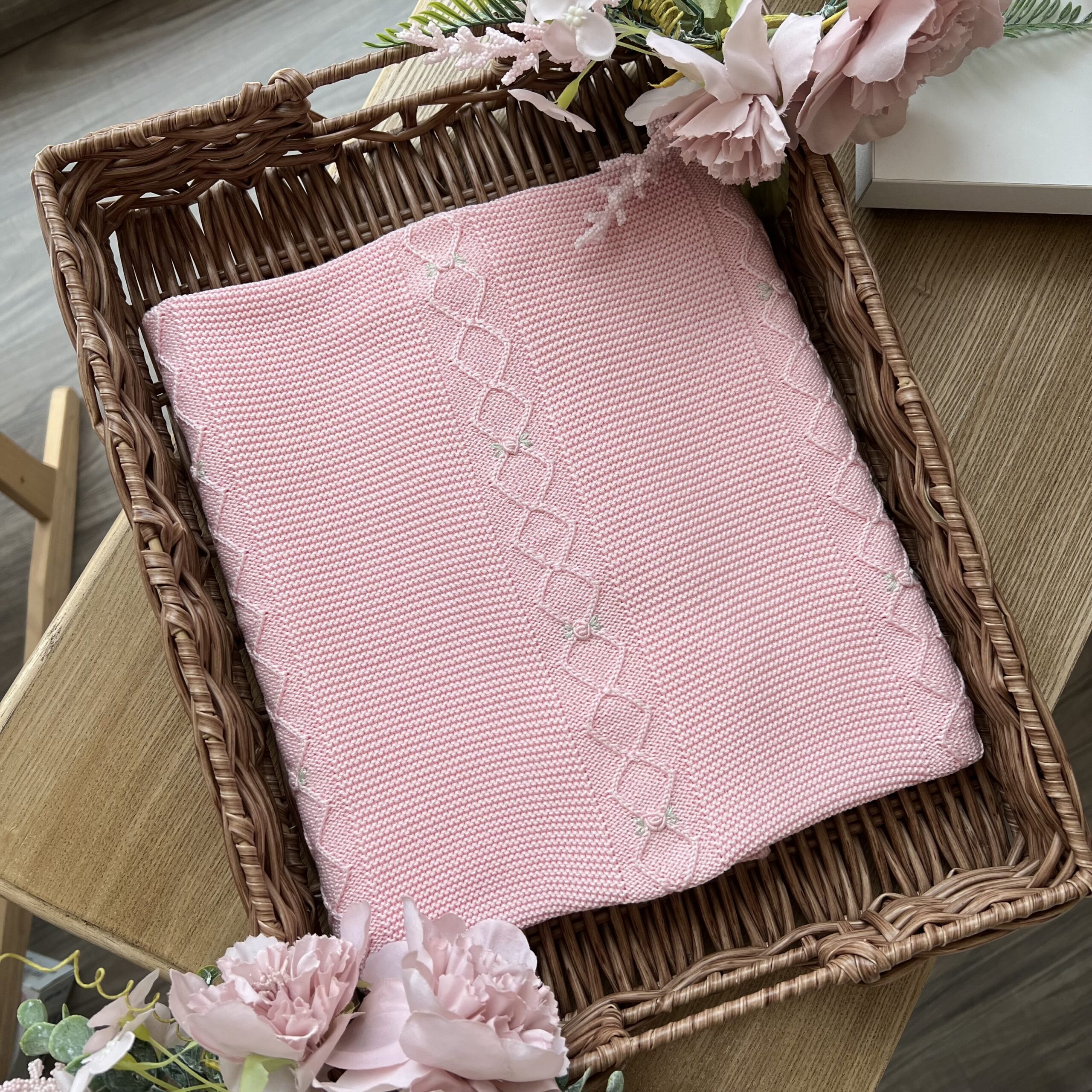 Coordinato nascita bimba con ricamo roselline rosa 4Pz | 245082R3Q9 - immagine 5