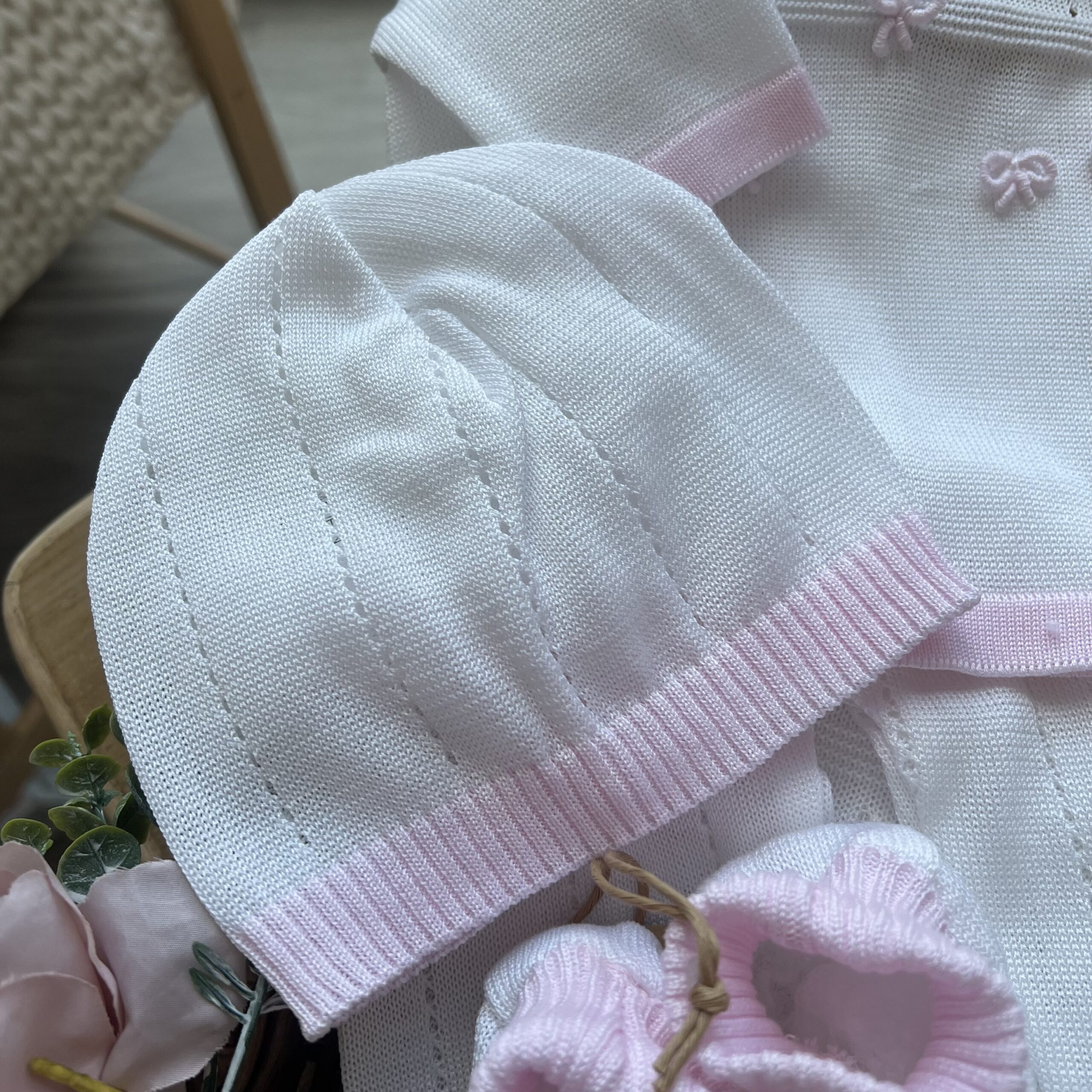 Set Nascita neonata 4 Pz, coprifasce con ricamo nodini d’amore | Estivo | B094 41 - immagine 2