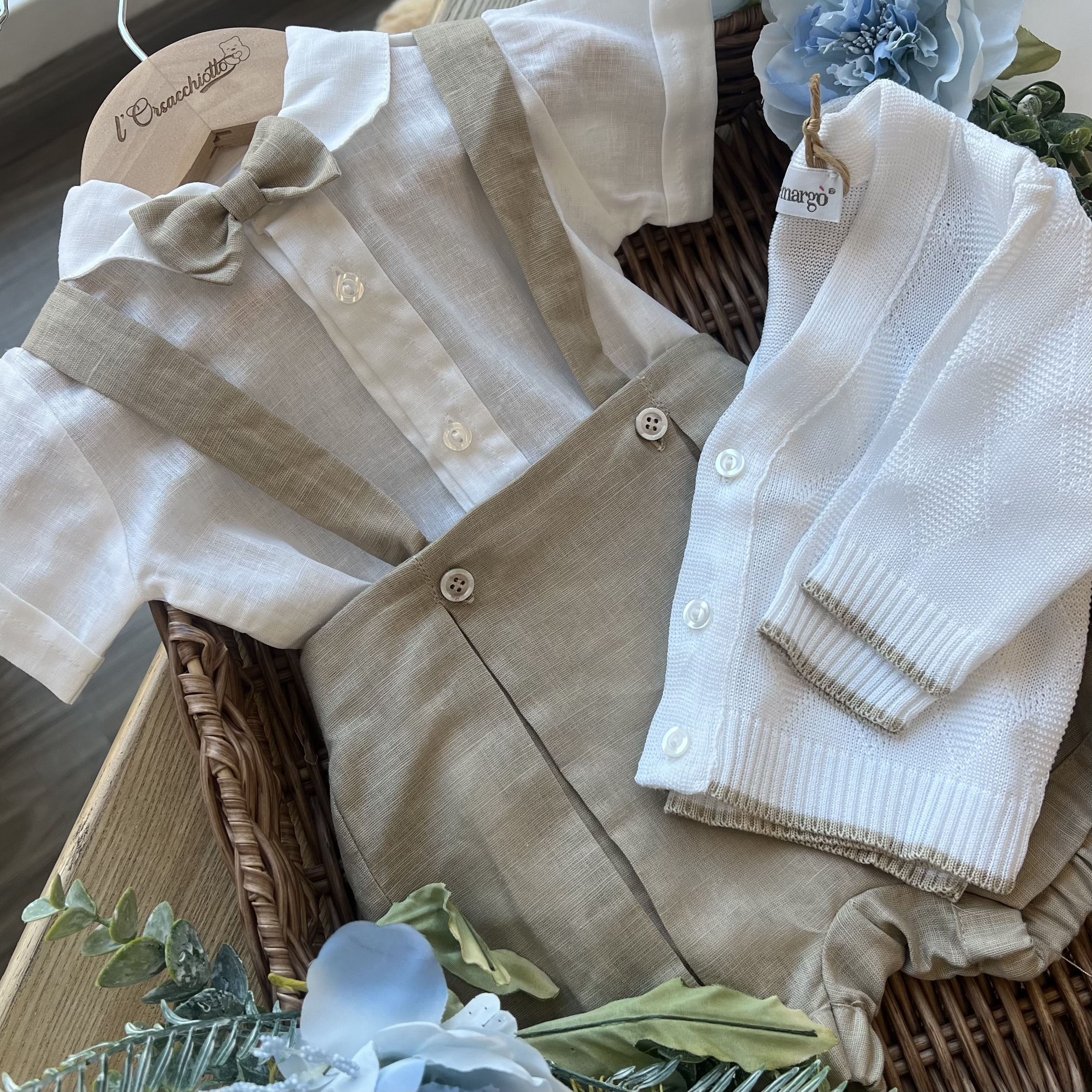 Completo beige con pagliaccetto, camicia, papillon e cardigan | Estivo | B09550