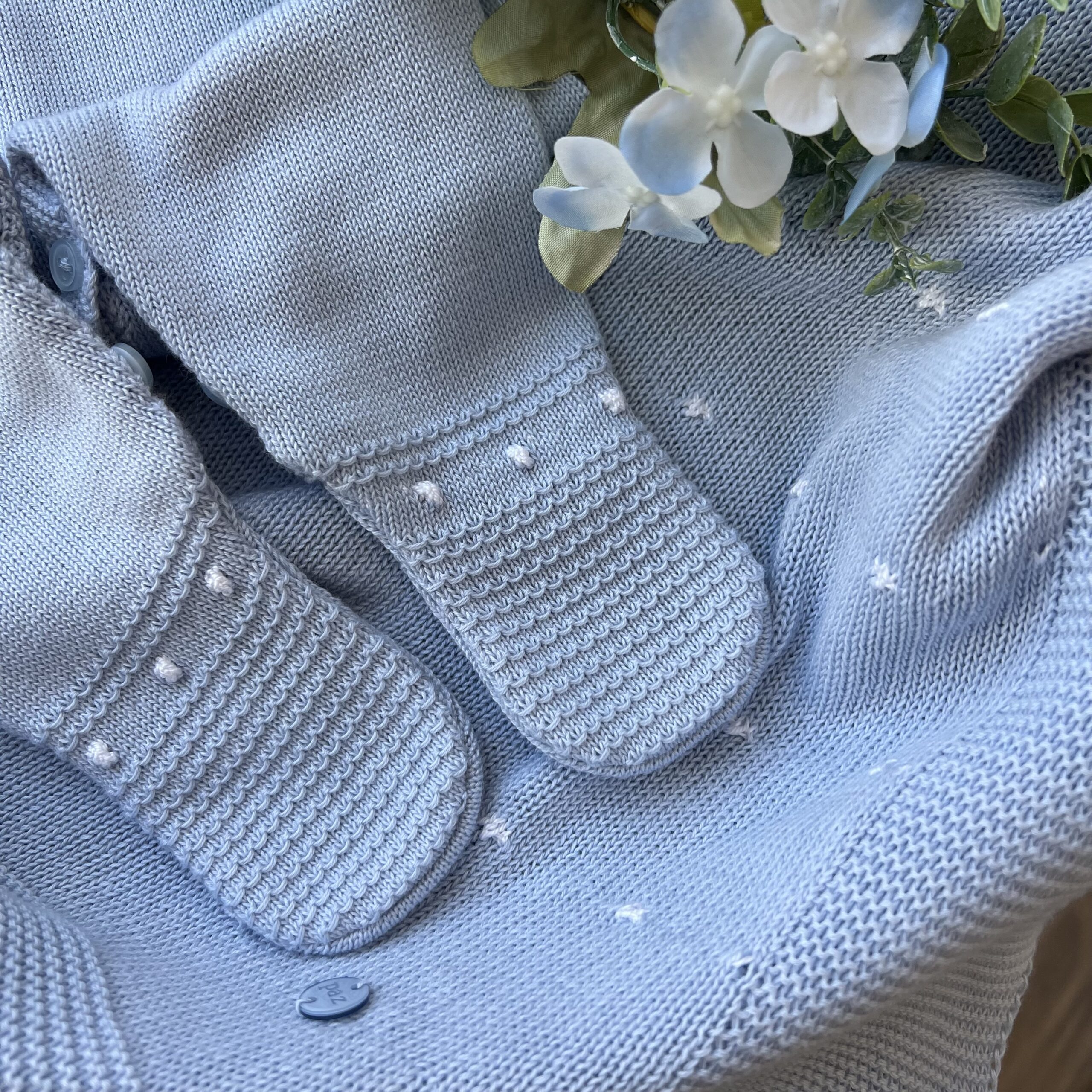 Coordinato nascita neonato celeste, con tutina, cappellino e coperta | Filo di cotone | 029-123496 - immagine 3