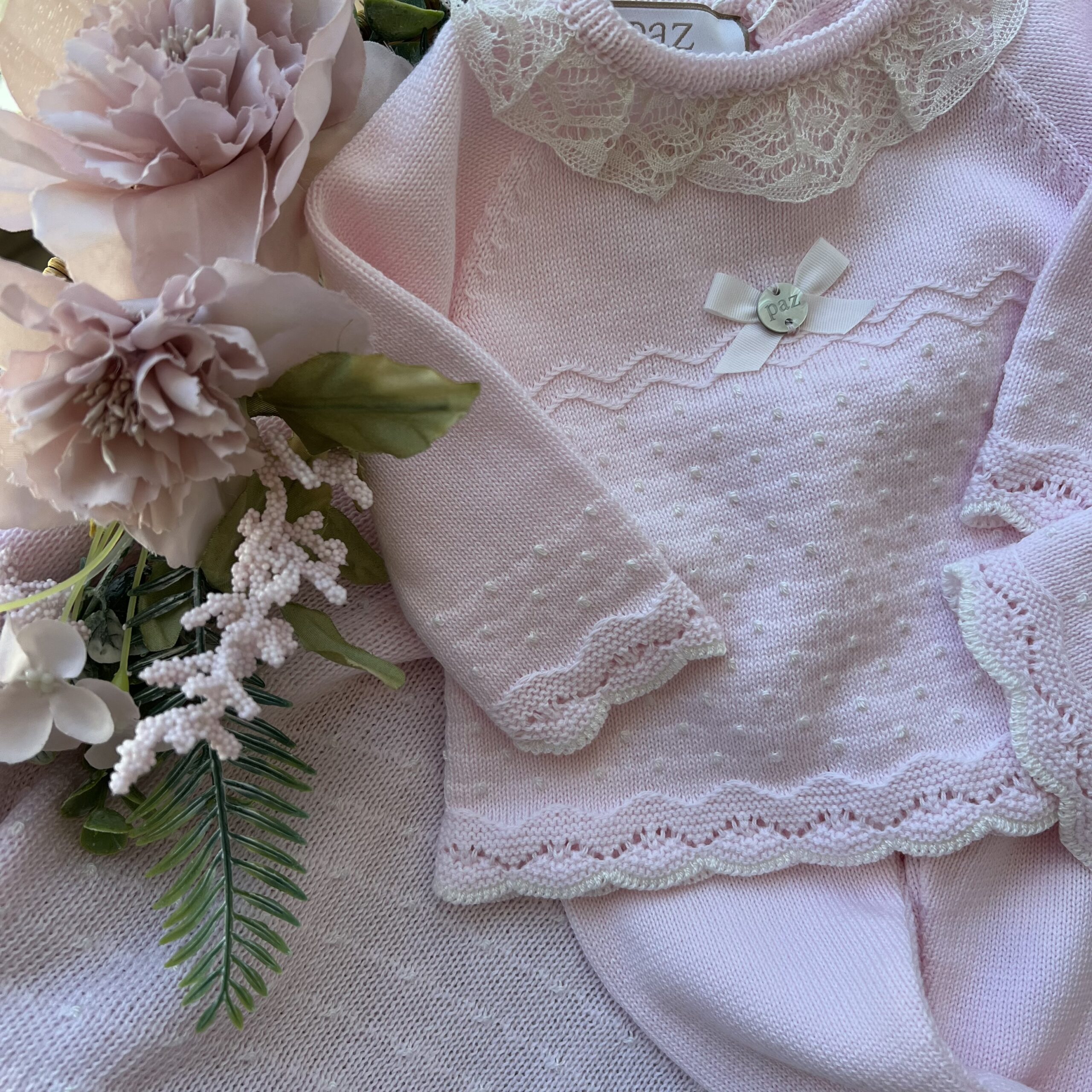 Coordinato nascita romantico neonata, con completo, cuffietta e coperta | Filo di cotone | 029-123235 - immagine 3