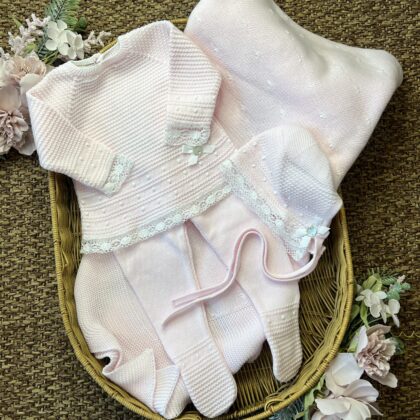 Coordinato nascita neonata rosa con merletto, completino 2 Pz, cuffietta e coperta | Filo di cotone | 029-123496