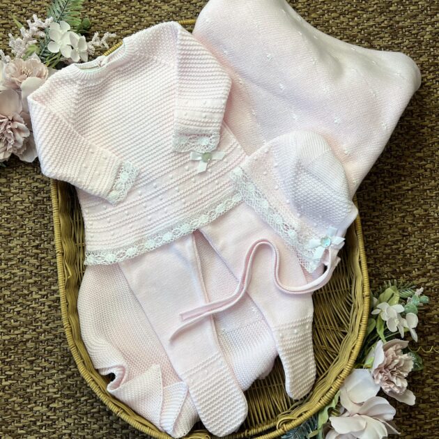 Coordinato nascita neonata rosa con merletto, completino 2 Pz, cuffietta e coperta | Filo di cotone | 029-123496