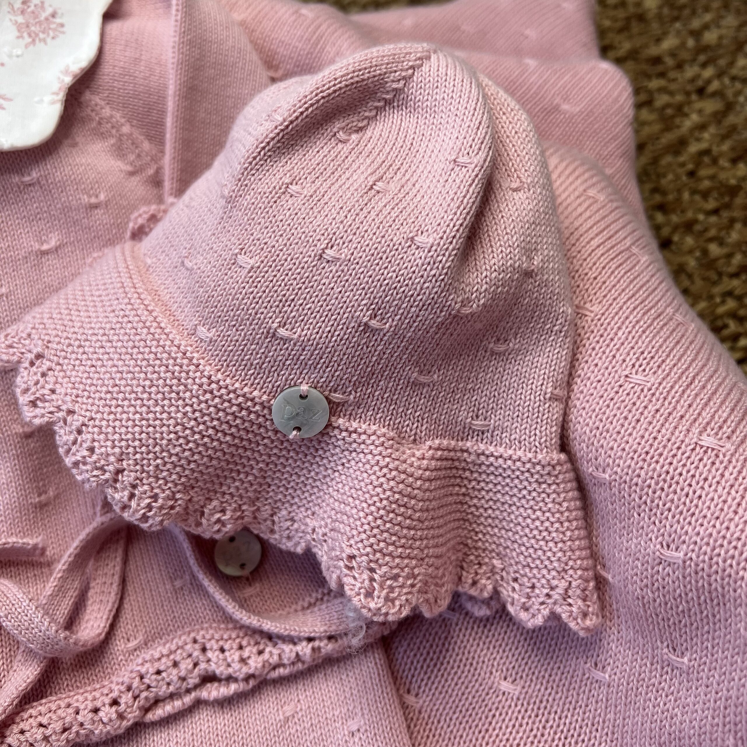 Coordinato nascita neonata con completo 2 Pz, cappello e coperta Fiori | Filo di cotone | 029-123645 - immagine 4