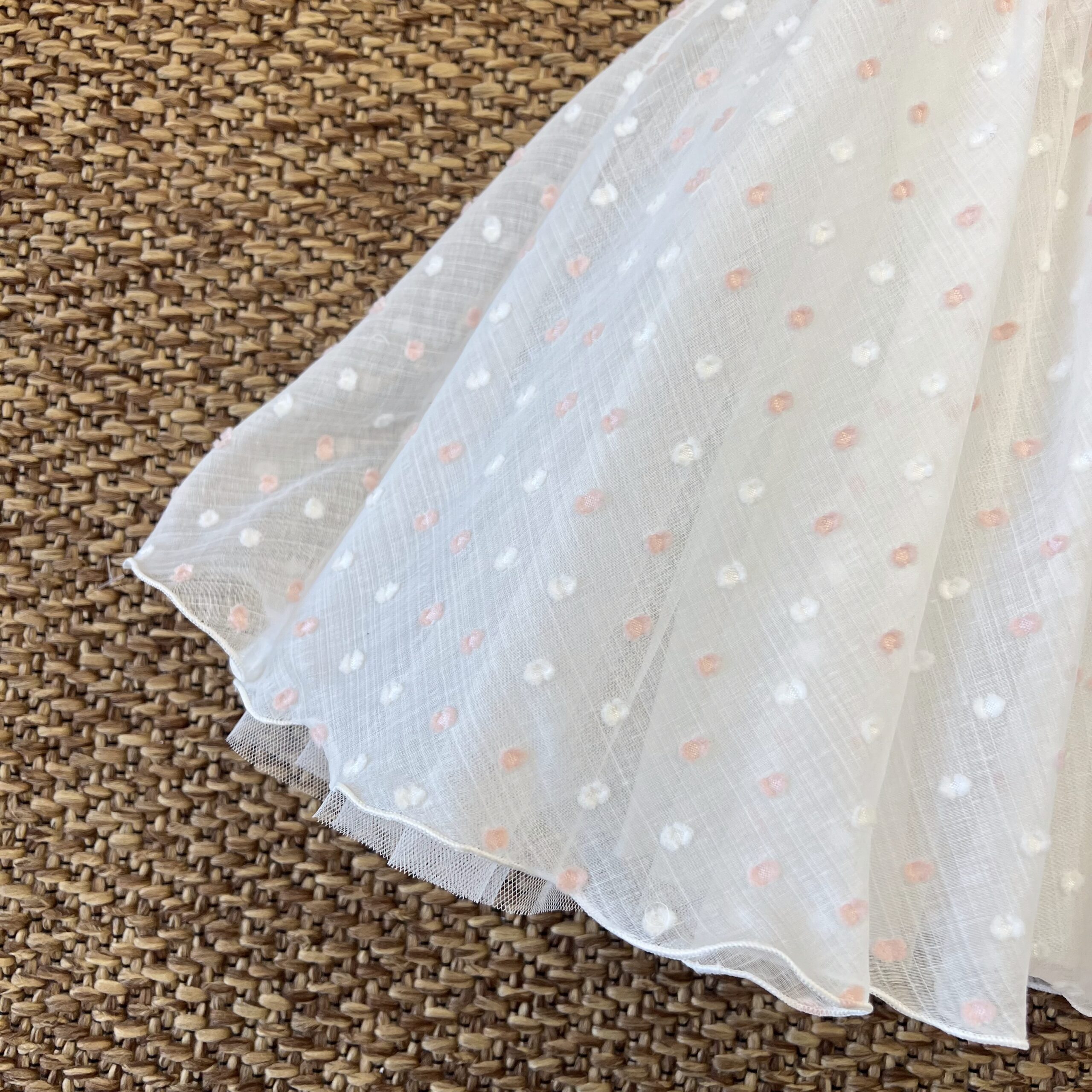 Abito elegante bimba in plumetis bianco e cipria | 816 | IL - immagine 4
