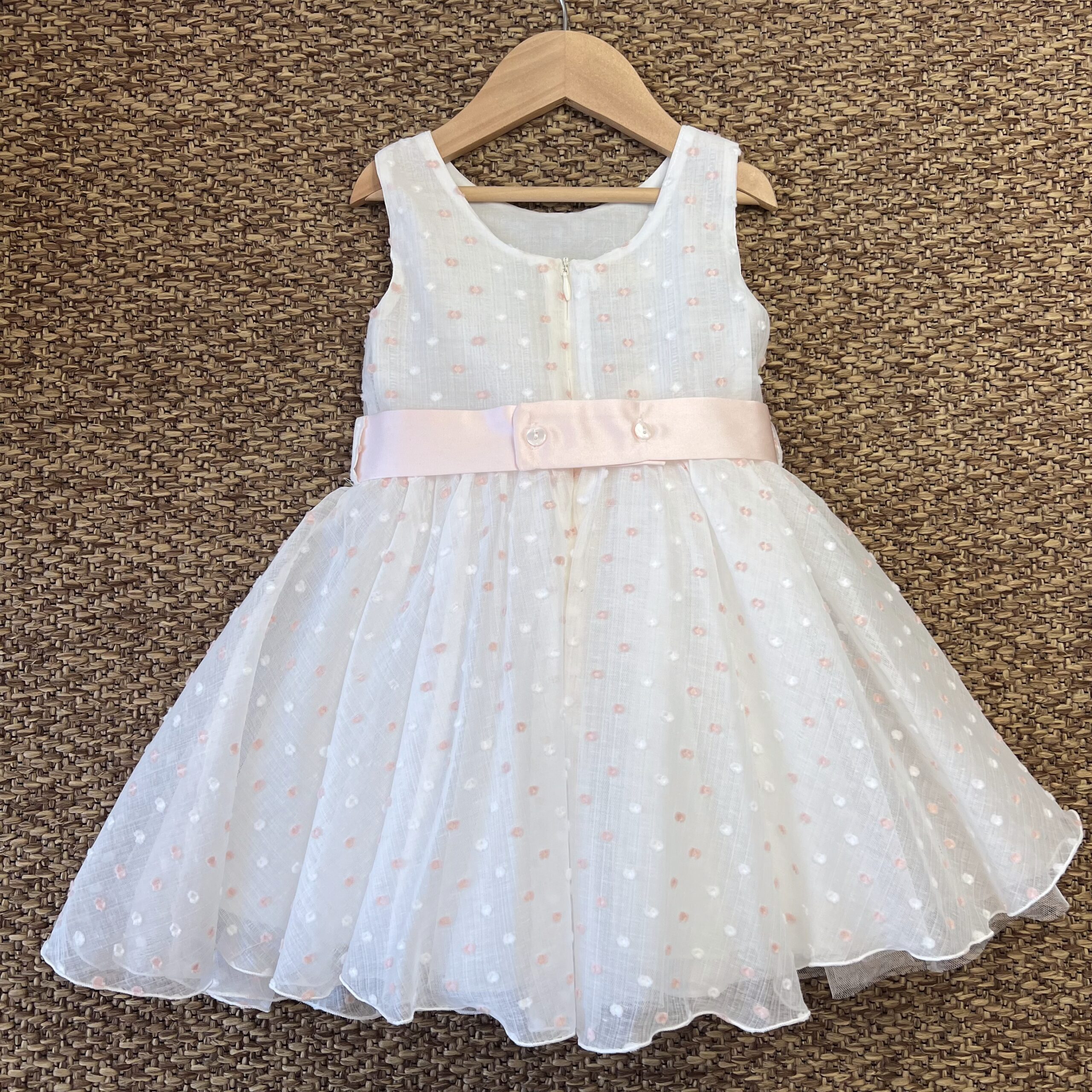 Abito elegante bimba in plumetis bianco e cipria | 816 | IL - immagine 5