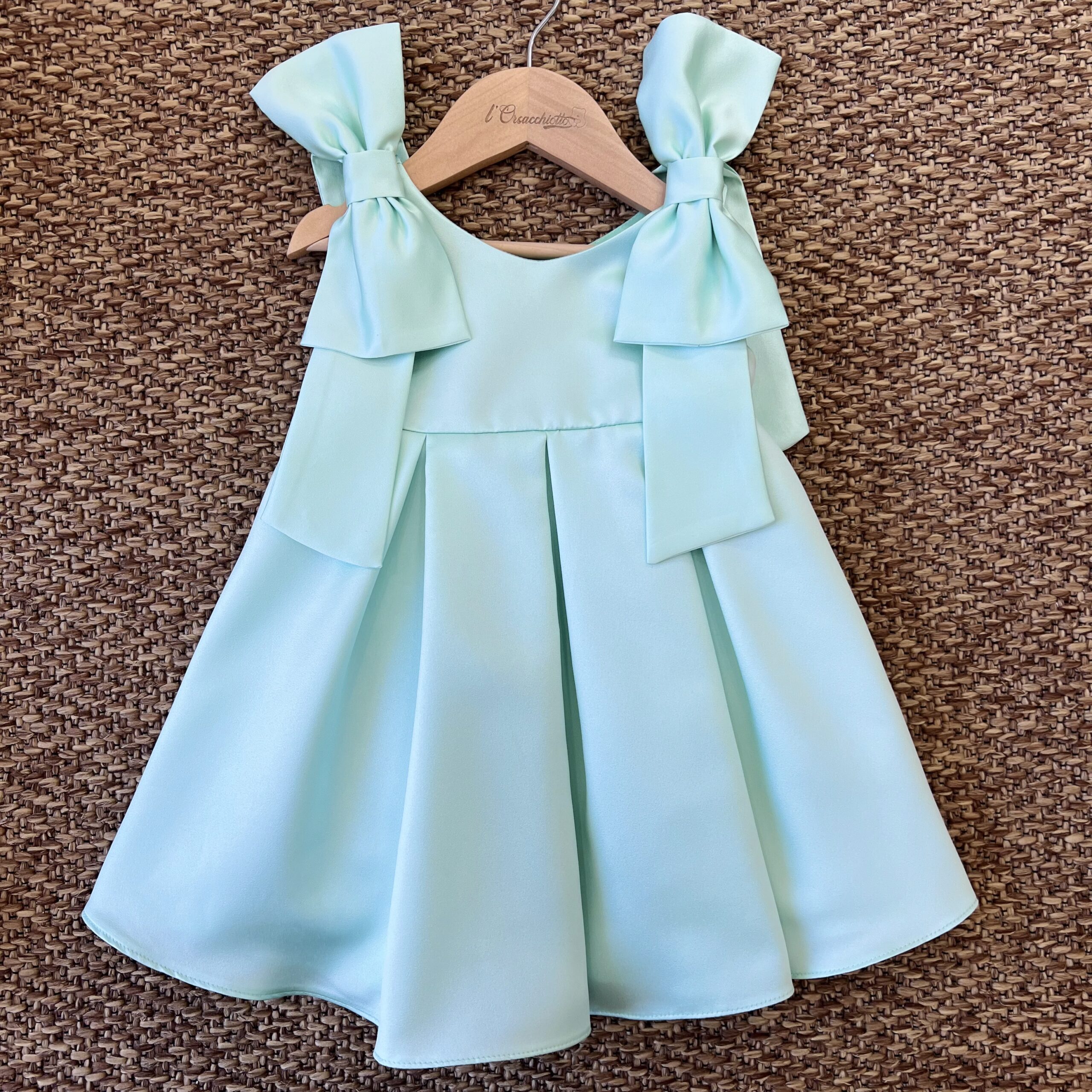 Abito elegante bimba in raso verde con fiocchi | 801 | IL