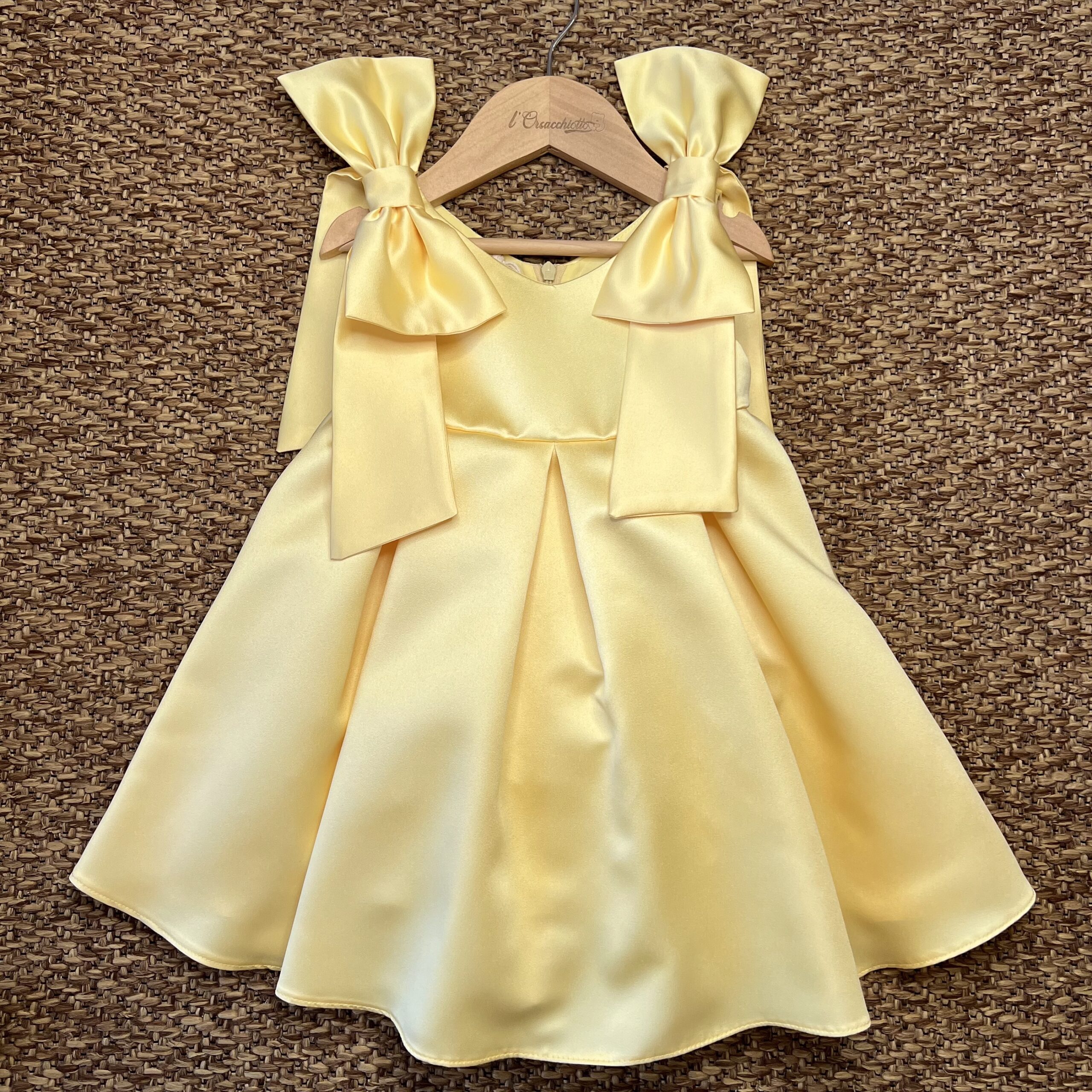 Abito elegante bimba in raso giallo con fiocchi | 801 | IL