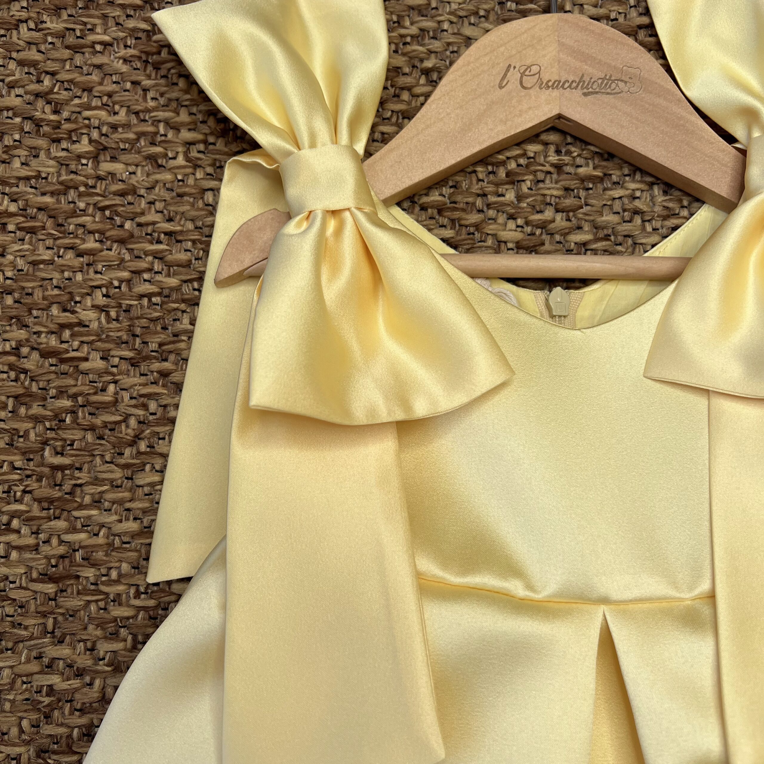 Abito elegante bimba in raso giallo con fiocchi | 801 | IL - immagine 2