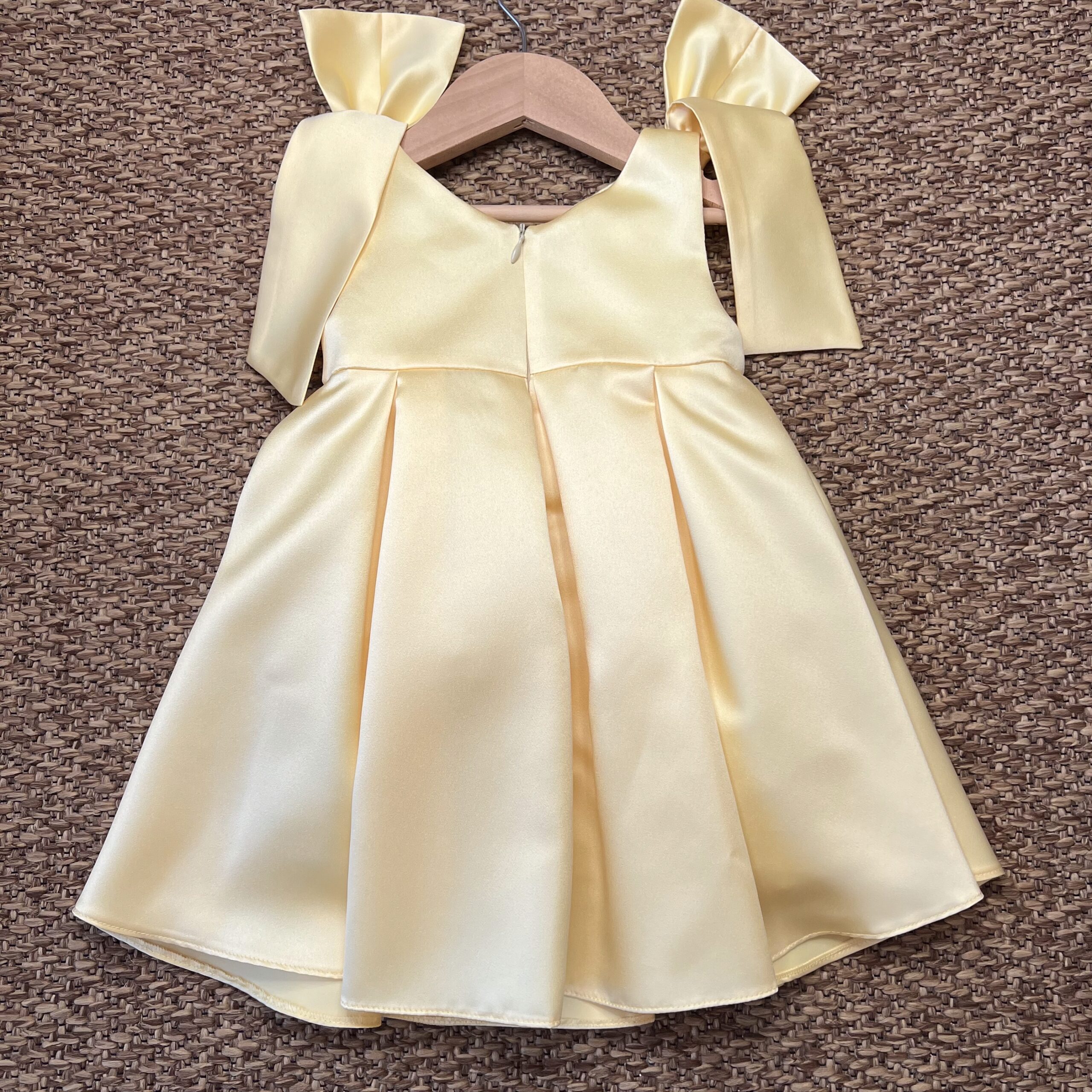 Abito elegante bimba in raso giallo con fiocchi | 801 | IL - immagine 3