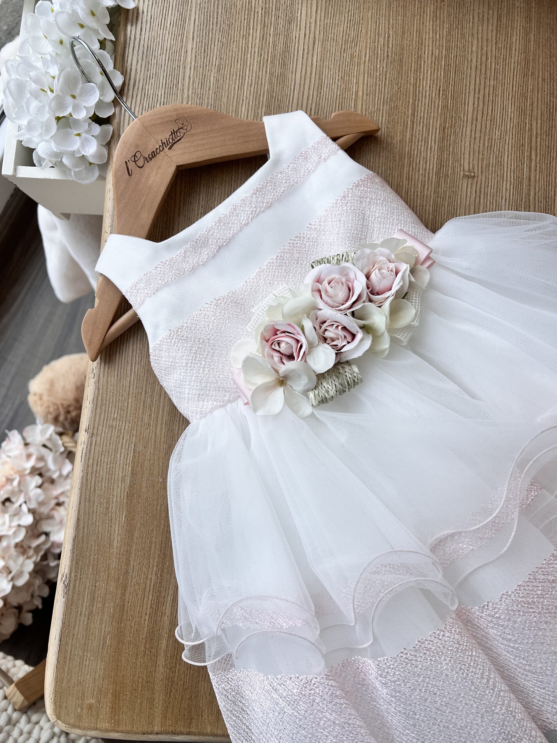 Abito battesimo bimba bianco e rosa in tulle 4973 - immagine 2