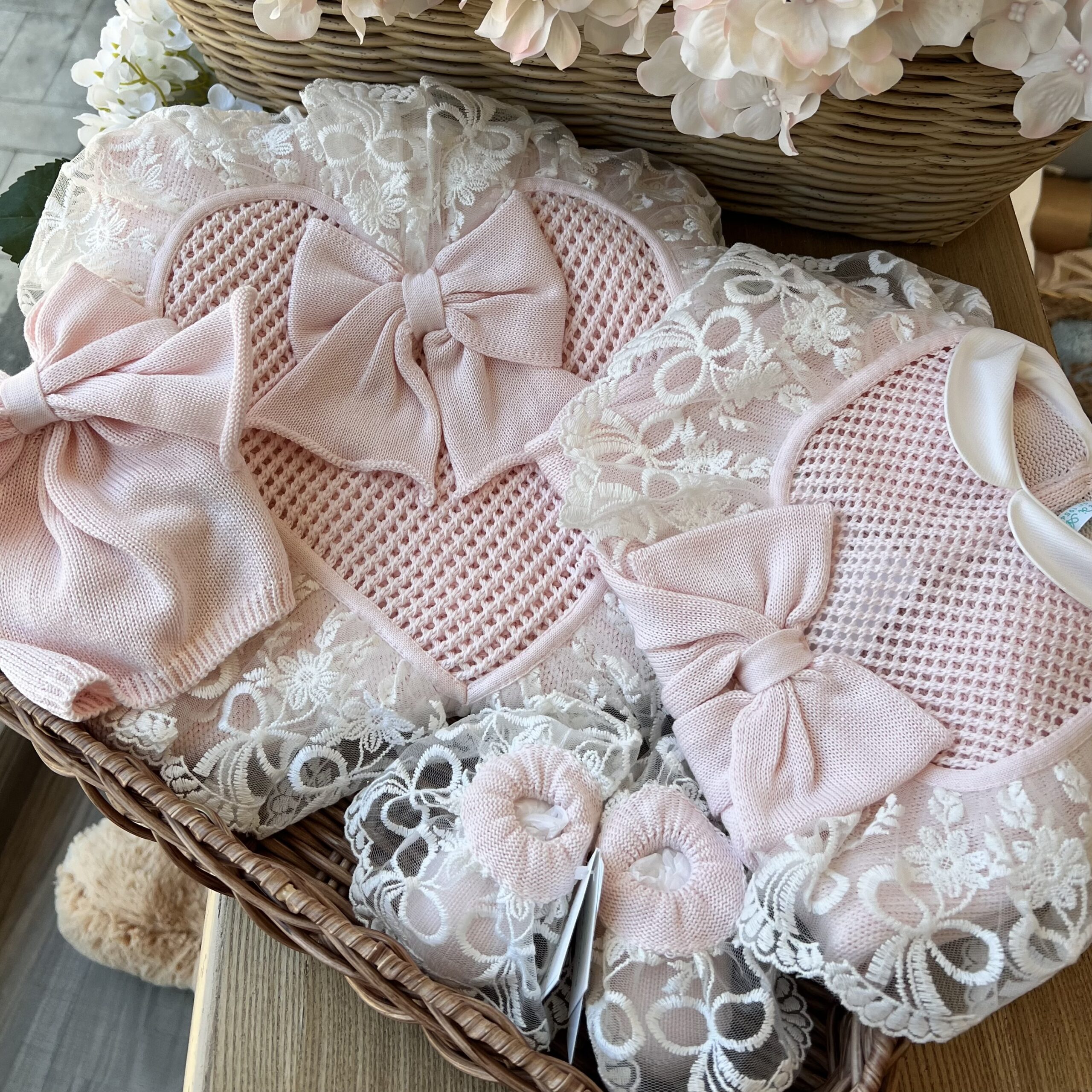 Coordinato nascita neonata cuore e pizzo chantilly | Filo di cotone T24L-18 - immagine 2