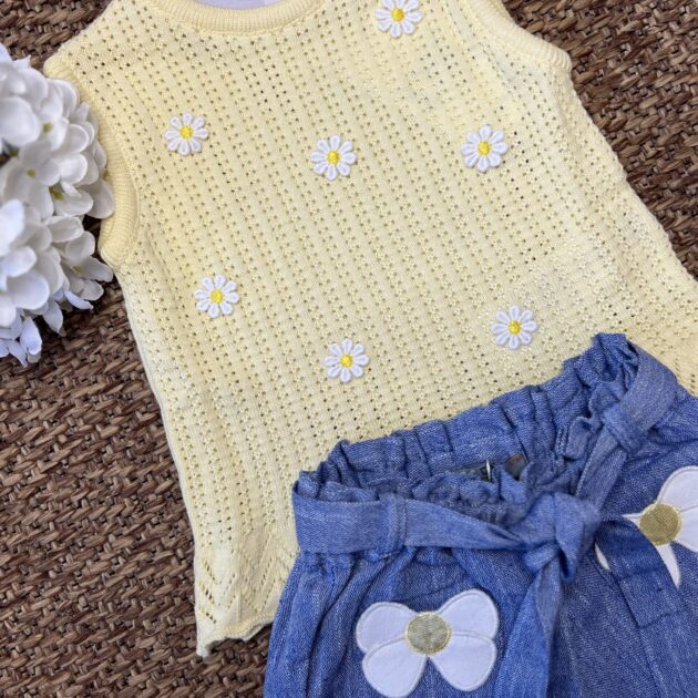 Shorts bimba in jeans con gilet giallo con margherite | 302 | DK