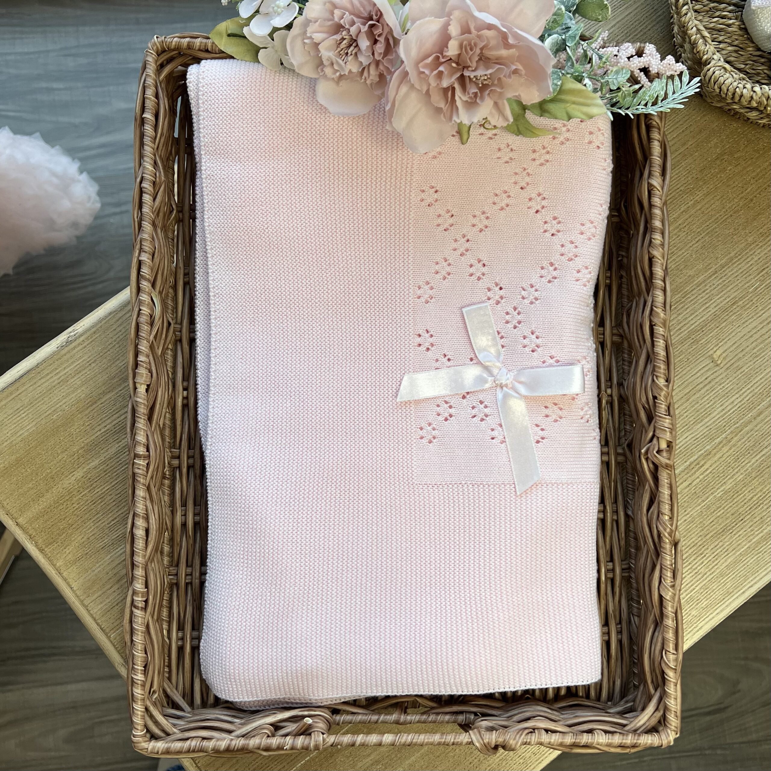 Coordinato nascita bimba in rosa con completo, cuff, babbucce e coperta | Filo di cotone | DK256 | DK - immagine 3