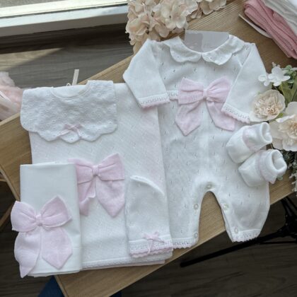 Coordinato nascita neonata bianco con fiocco rosa 6 pz  con tutina | B09140 | BM