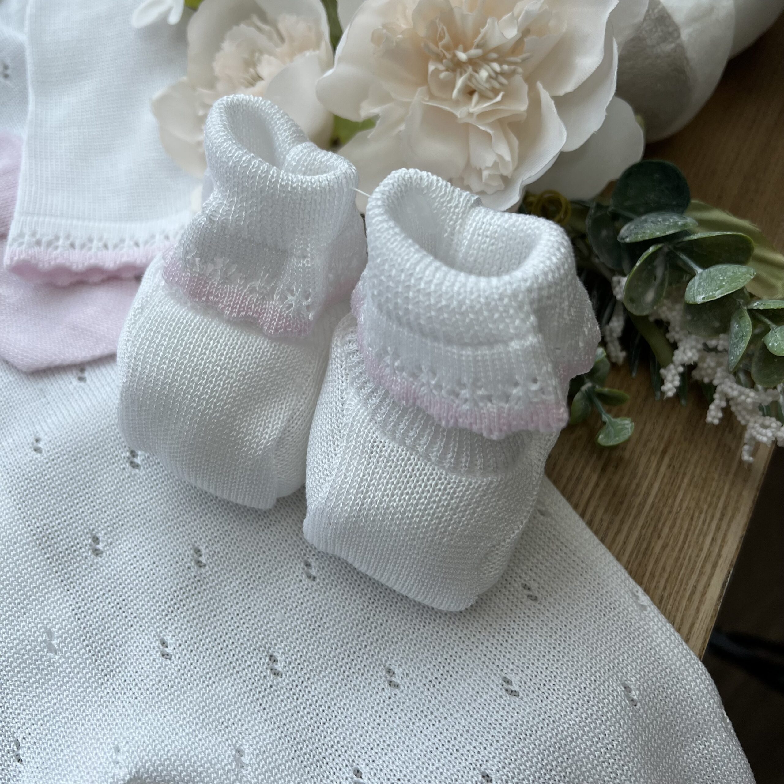 Coordinato nascita neonata bianco con fiocco rosa 6 pz con tutina | B09140 | BM - immagine 4