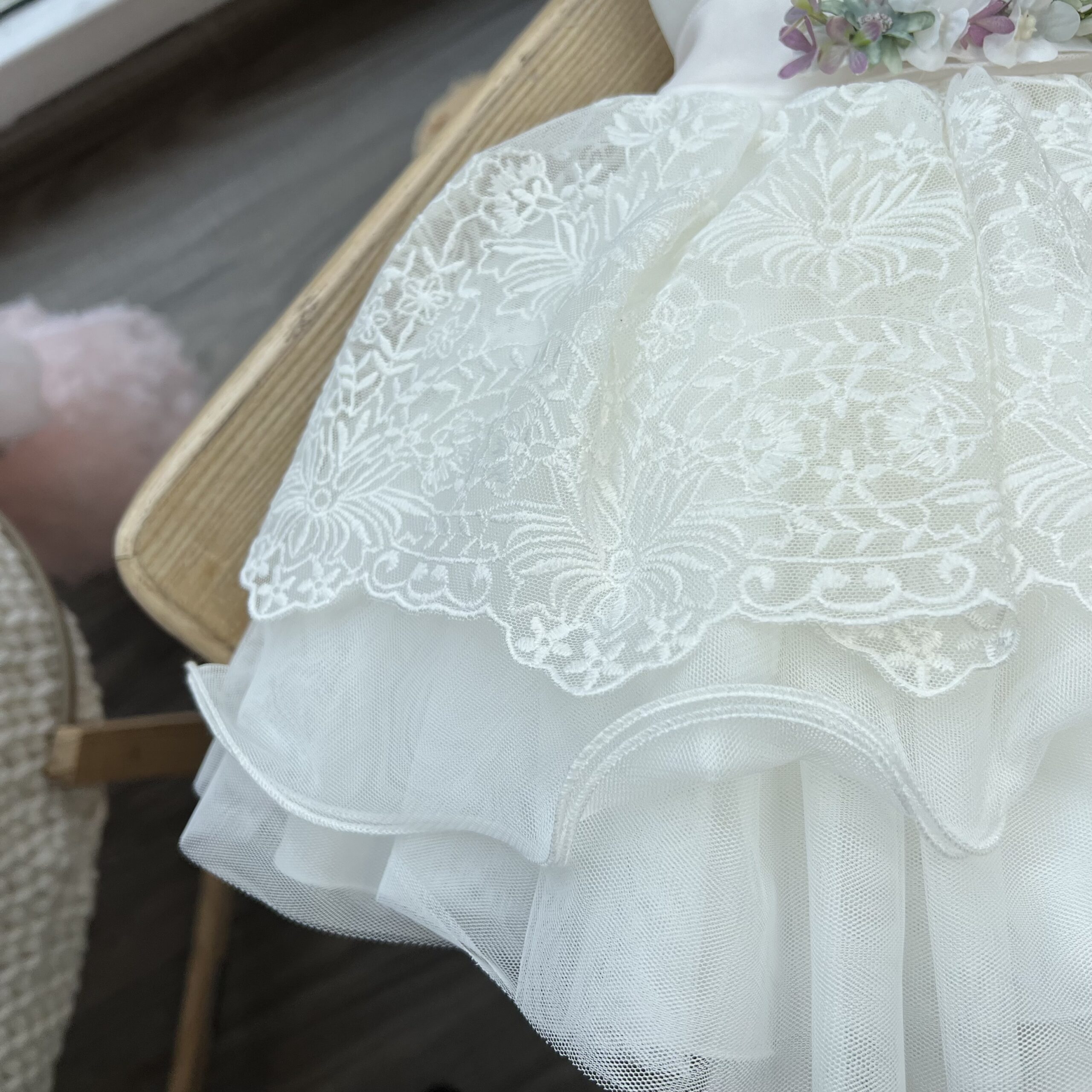 Abito battesimo bimba con ricamo, cintura cipria e fiori | 733 | MML - immagine 5