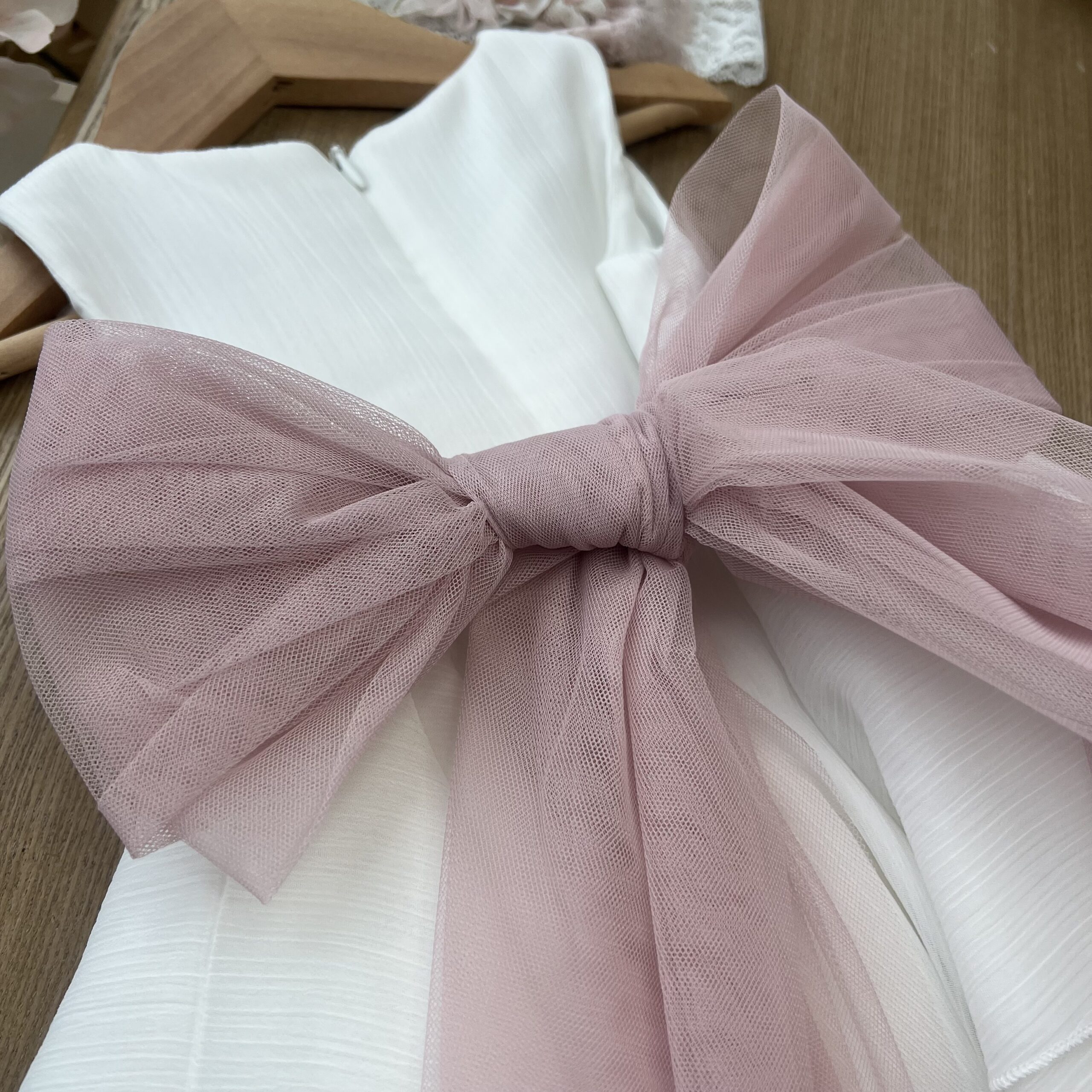 Abito Battesimo bimba bianco con cintura rosa e fiori | 721 | MML - immagine 5