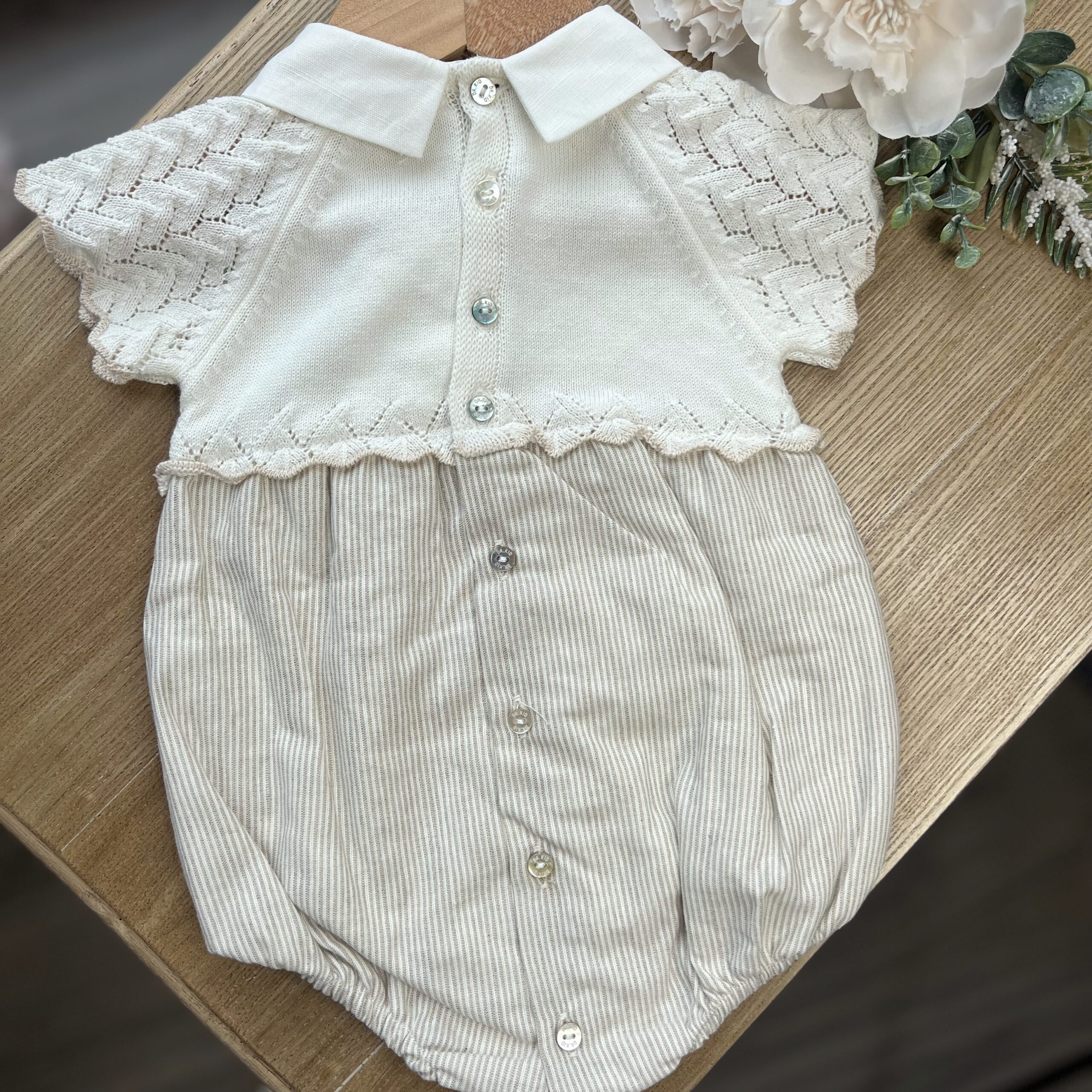 Pagliaccetto bimbo con maglia in cotone e righina crema | Dk152 | Dk - immagine 3