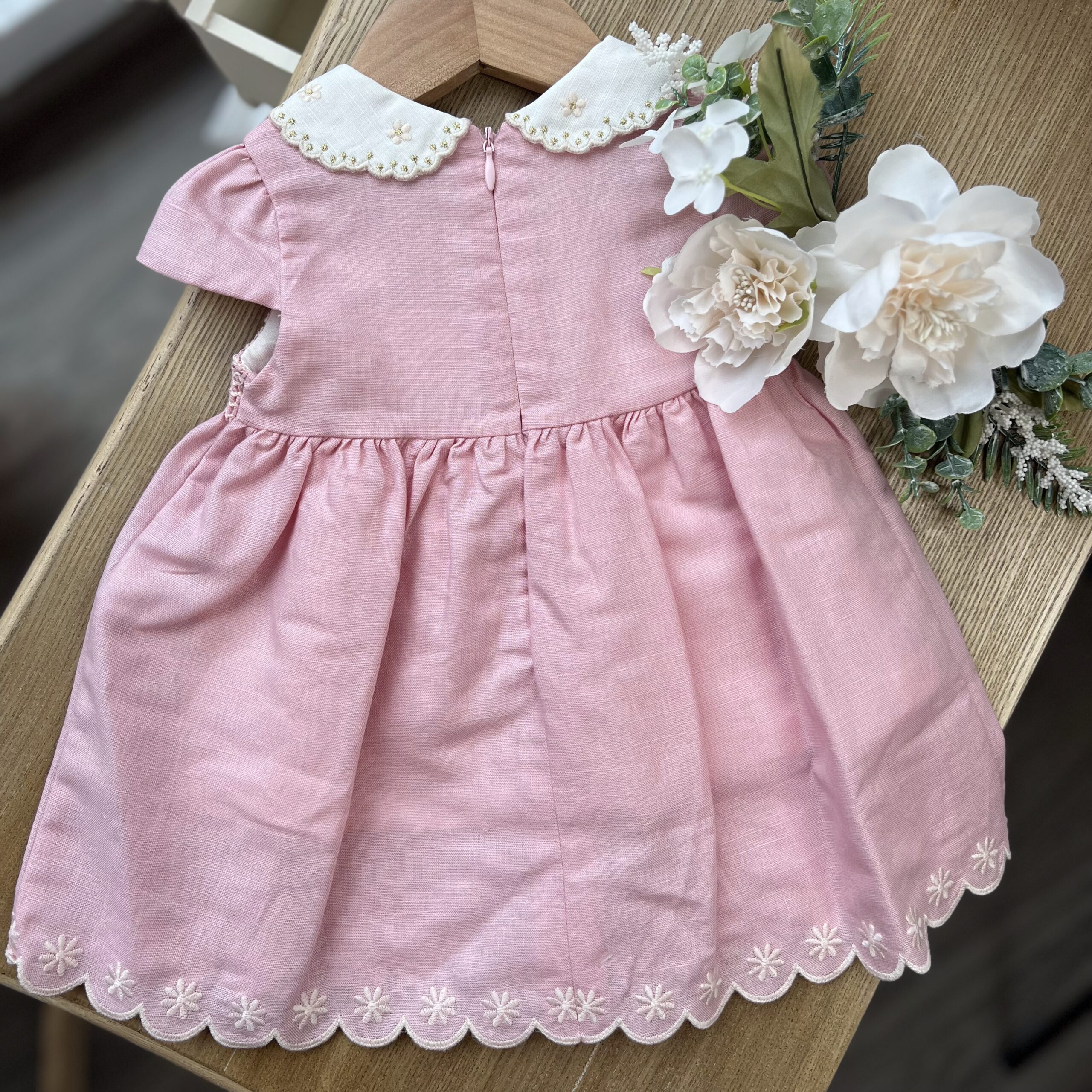 Abito bimba rosa con punto smock e fiorellini | DK391 | DK - immagine 4
