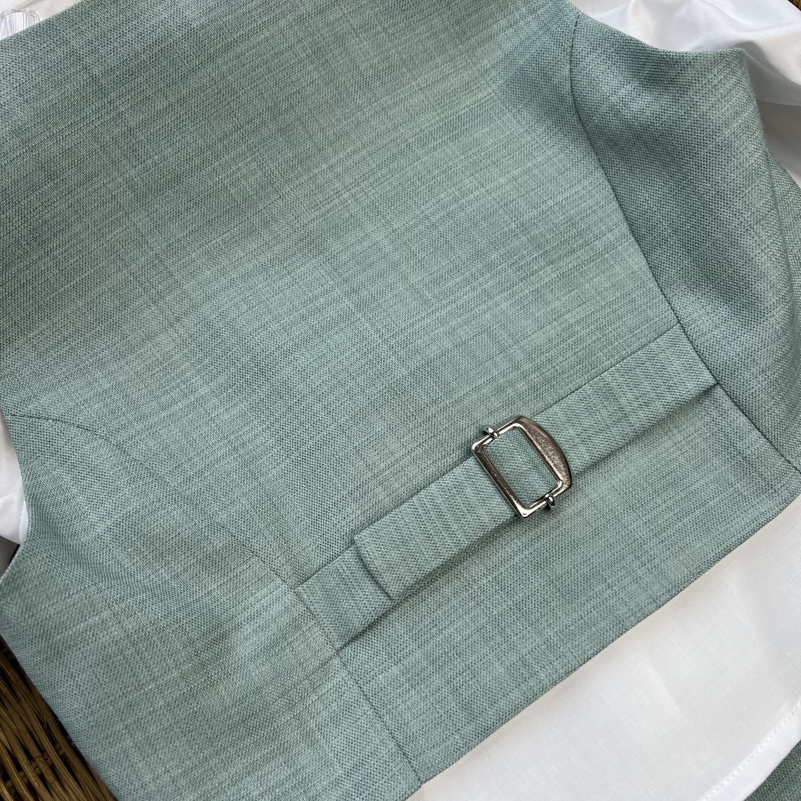 Completo elegante bimbo in verde con pant.corto, bretelle, gilet e papillon | 207 | BND - immagine 4