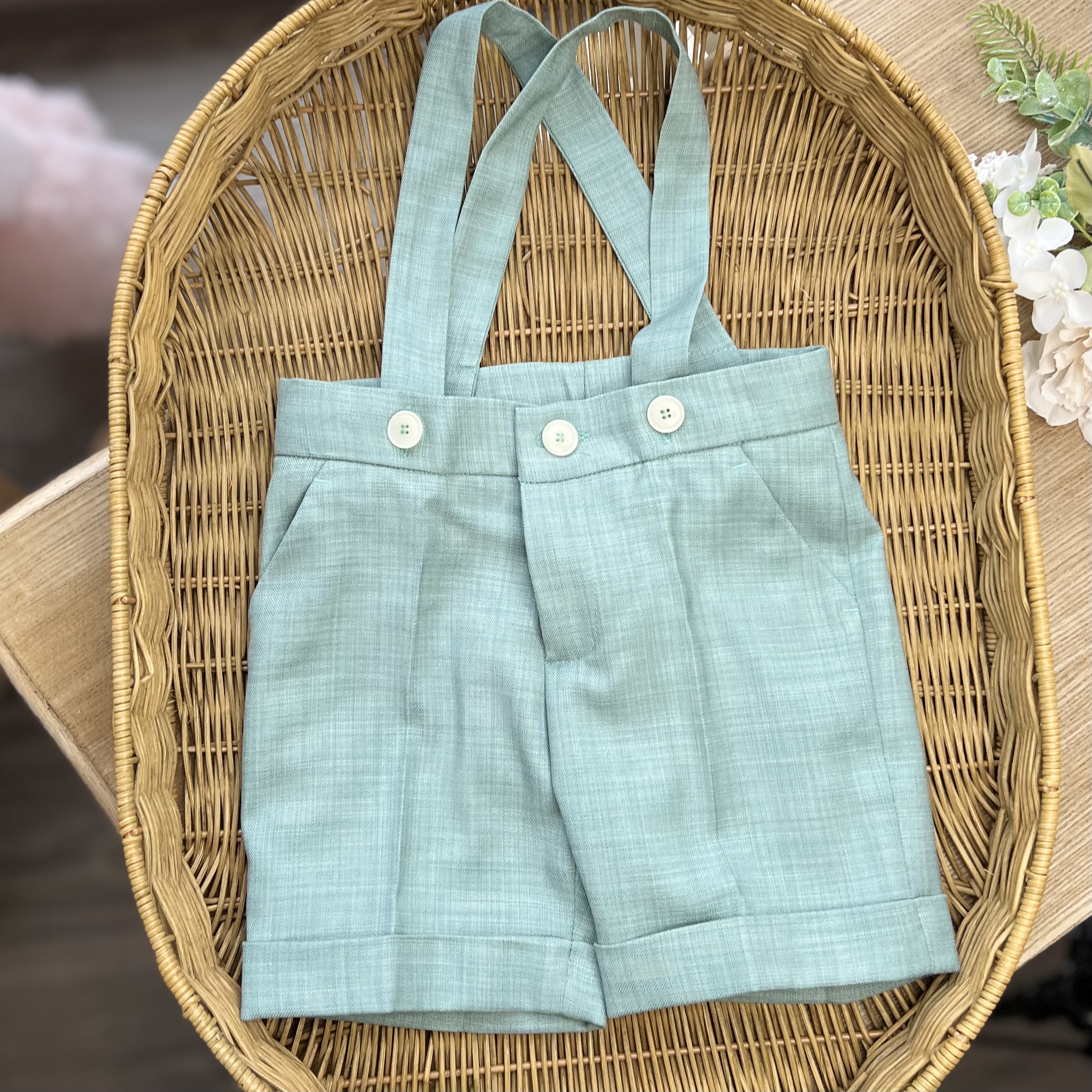 Completo elegante bimbo in verde con pant.corto, bretelle, gilet e papillon | 207 | BND - immagine 5