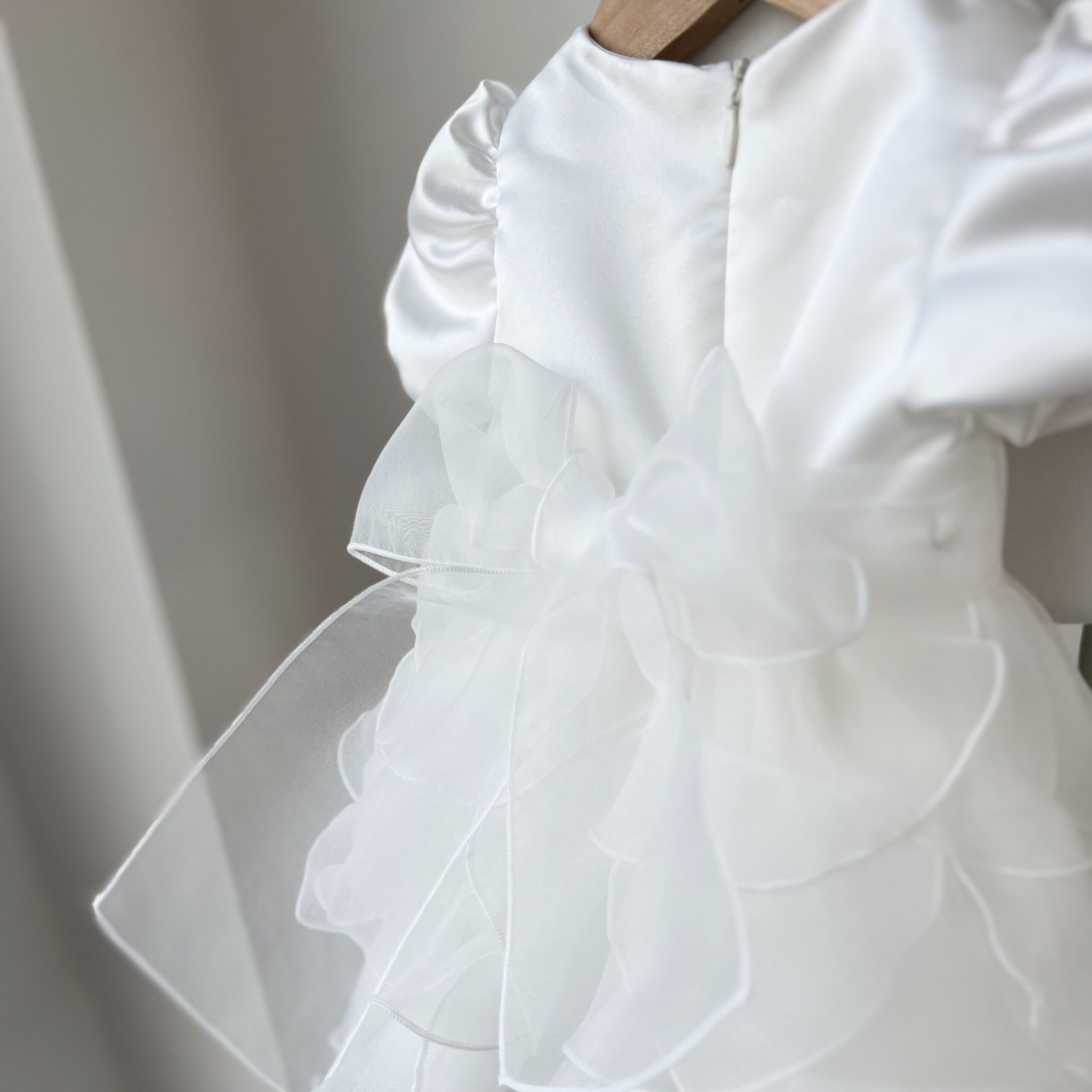Abito battesimo bimba bianco con petali | 05224 | PR - immagine 3