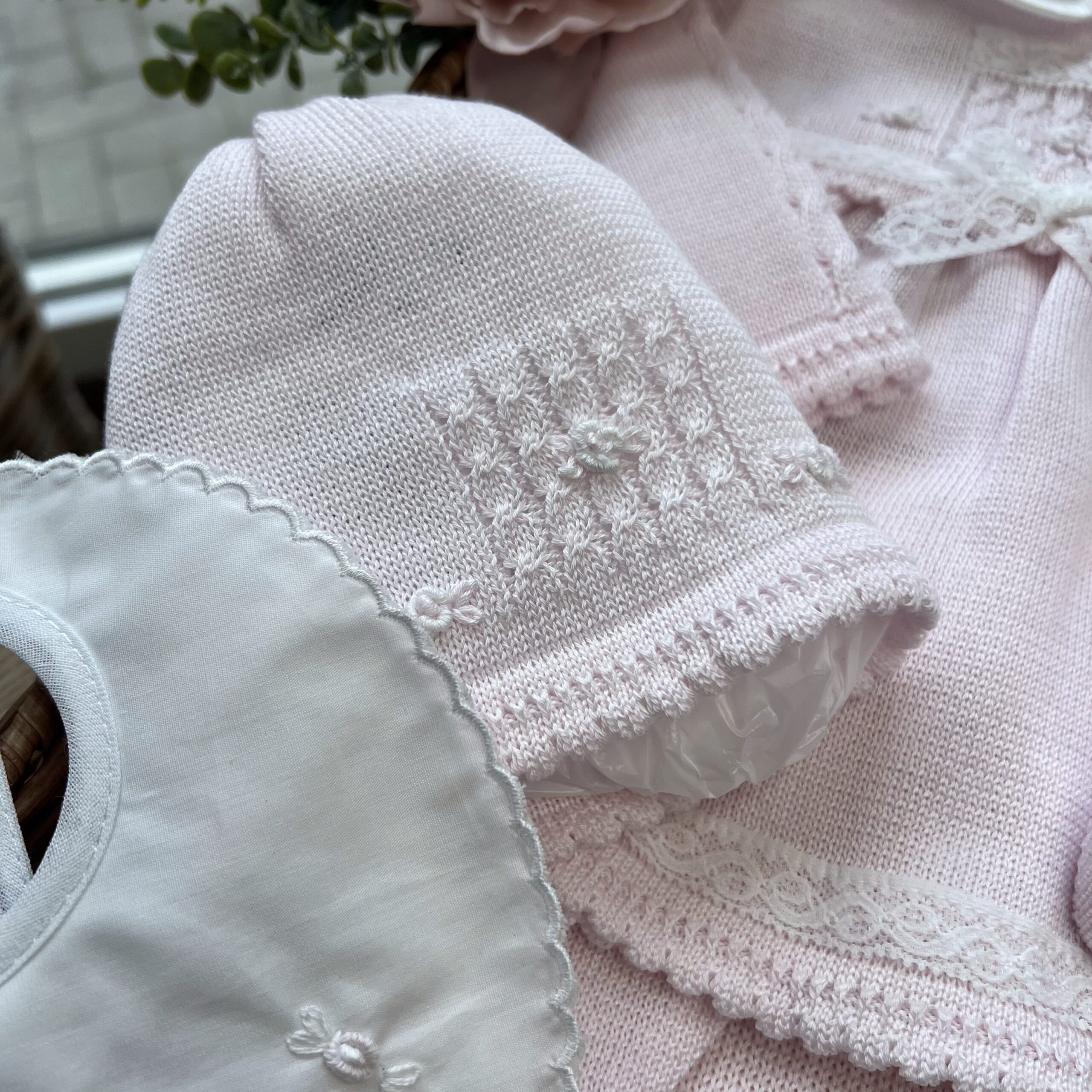 Coordinato nascita neonata rosa con roselline e valencienne con coprifasce 6 Pz | 4606 | PD - immagine 4