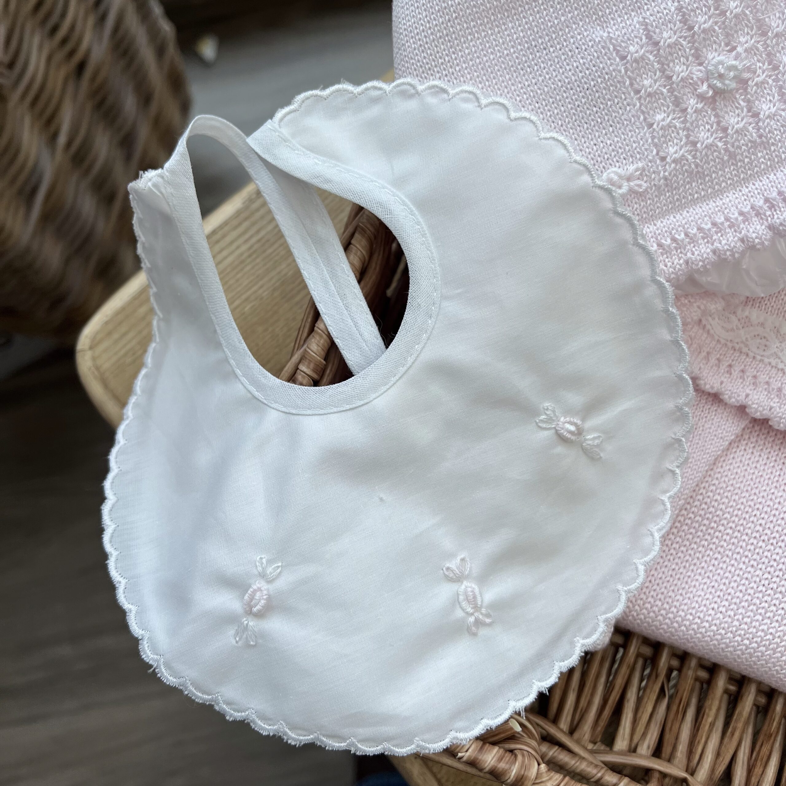 Coordinato nascita neonata rosa con roselline e valencienne con coprifasce 6 Pz | 4606 | PD - immagine 3