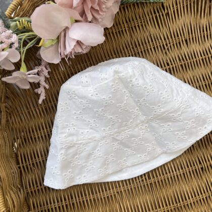 Cappello bianco fiorellini | 6631817 | PPC