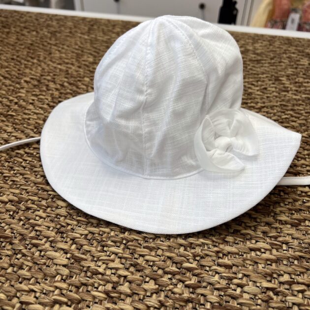 Cappellino bimba bianco con fiocco | JMKS