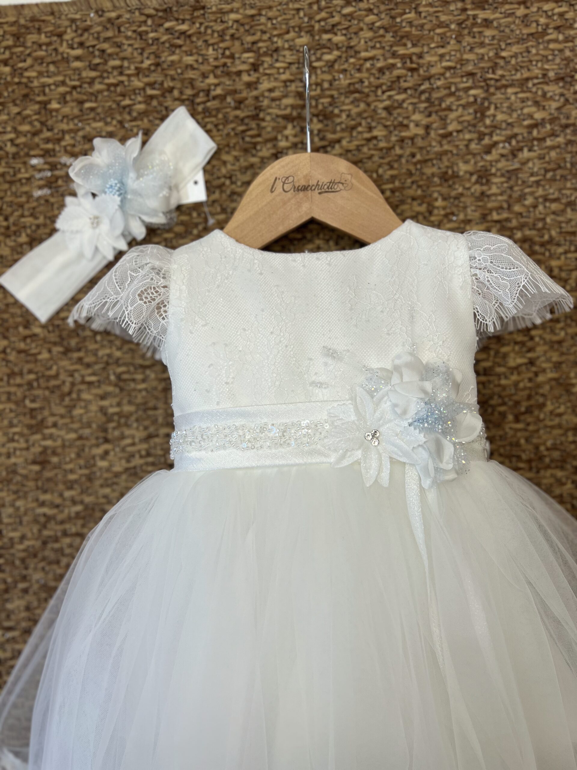 Abito battesimo bimba Kimberly fiore celeste con fascia | LPE - immagine 2
