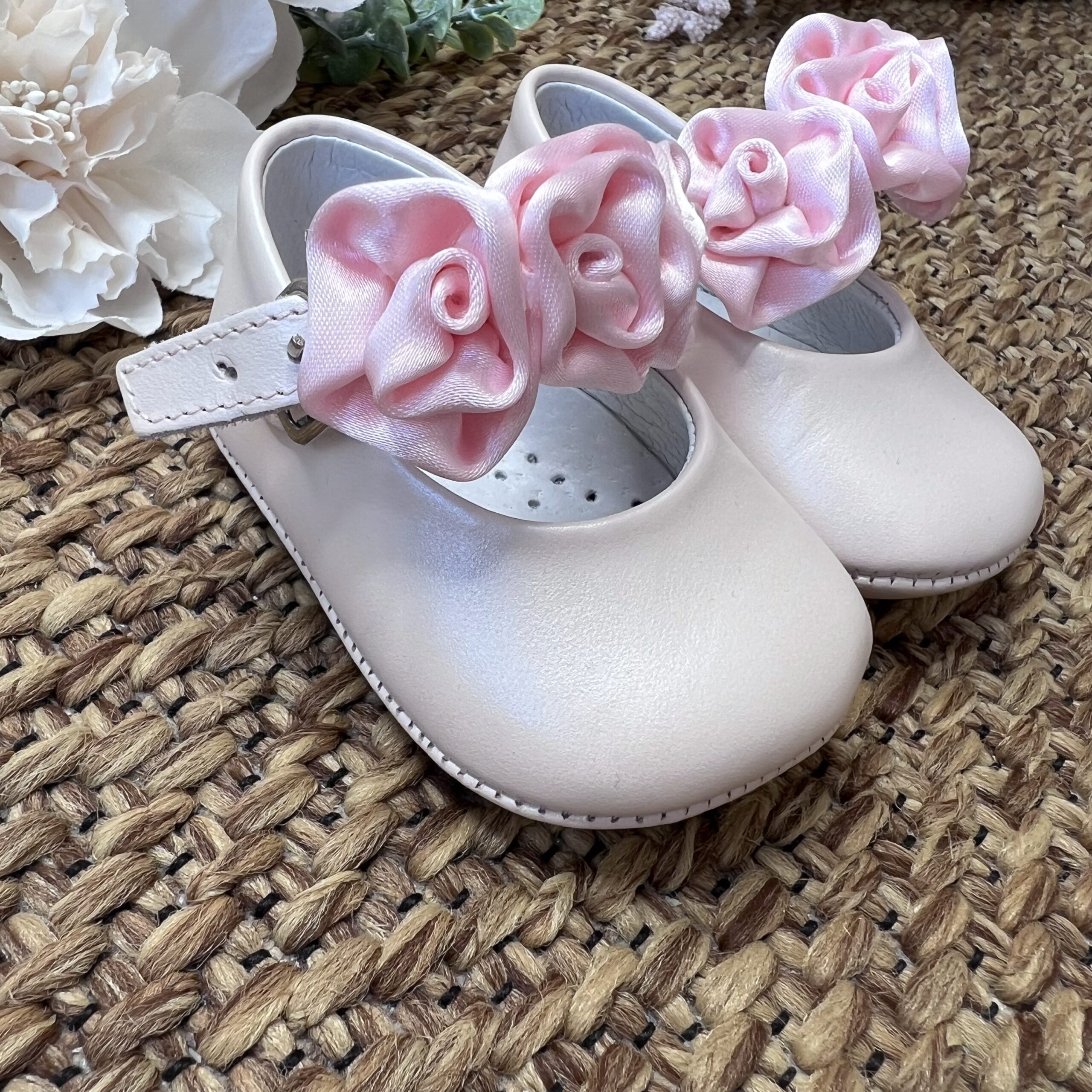 Scarpa bimba rosa con rose stoffa | A3407 | PNN - immagine 2