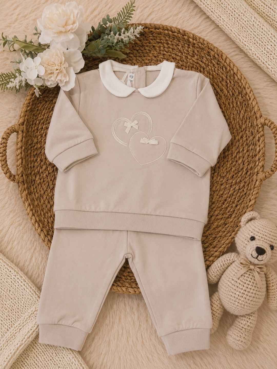 Completo bimba beige con colletto bianco e cuori | AI | 3H765 | MB