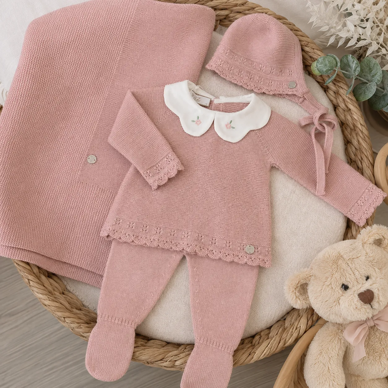 Set nascita neonata rosa antico con ricamo, cuffietta e coperta | 103L-114149 | PZ