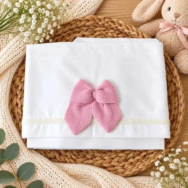 Lenzuolono bianco con fiocco rosa